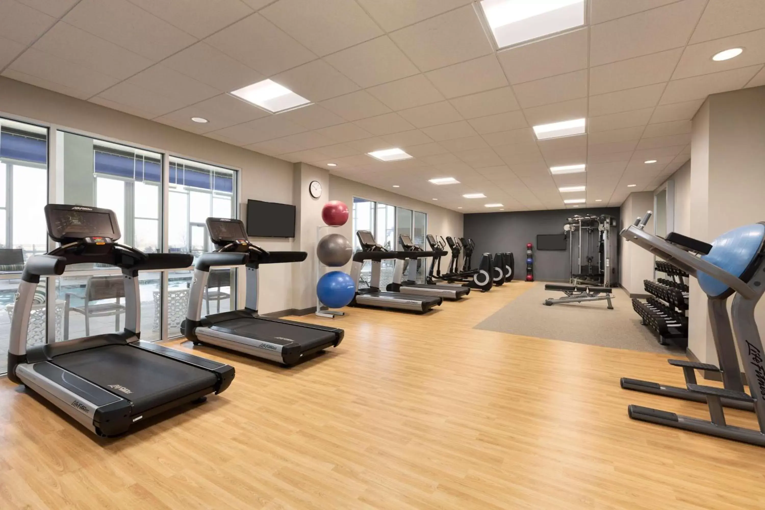 Fitness centre/facilities, Fitness Center/Facilities in Embassy Suites By Hilton Denton Convention Center