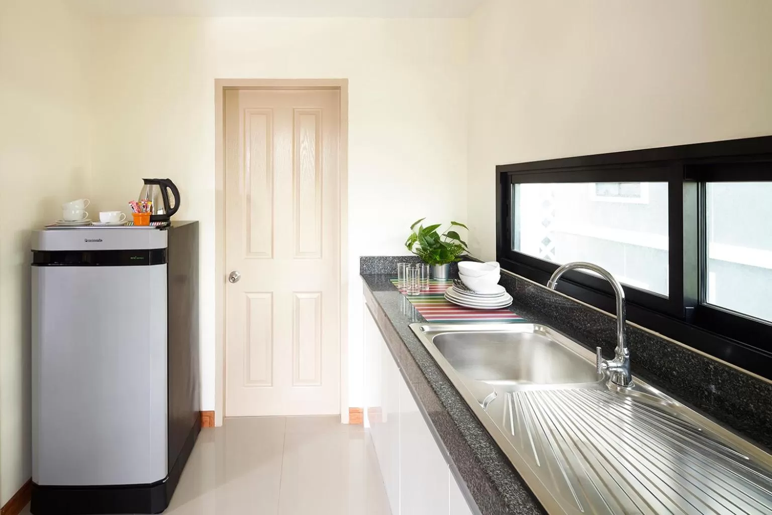 Kitchen/Kitchenette in The Plimplace Hotel