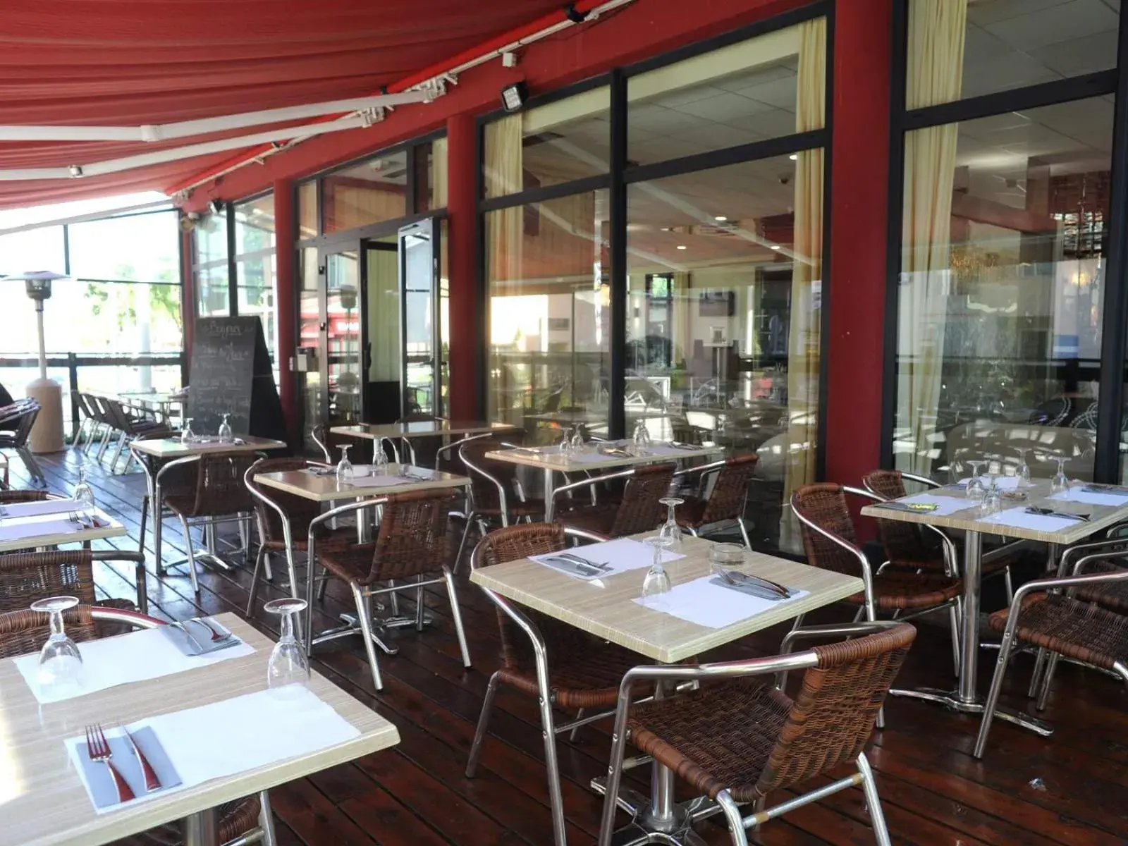 Restaurant/Places to Eat in Hotel Central Parc Oyonnax