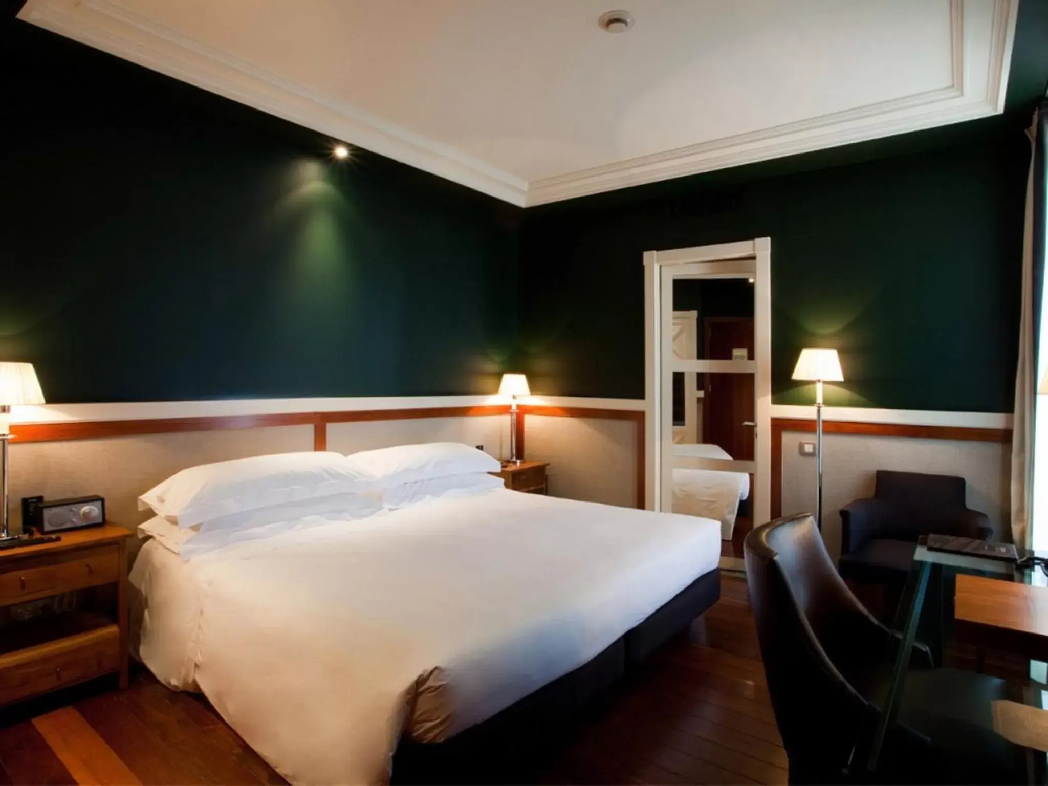Bedroom, Bed in Hotel 1898
