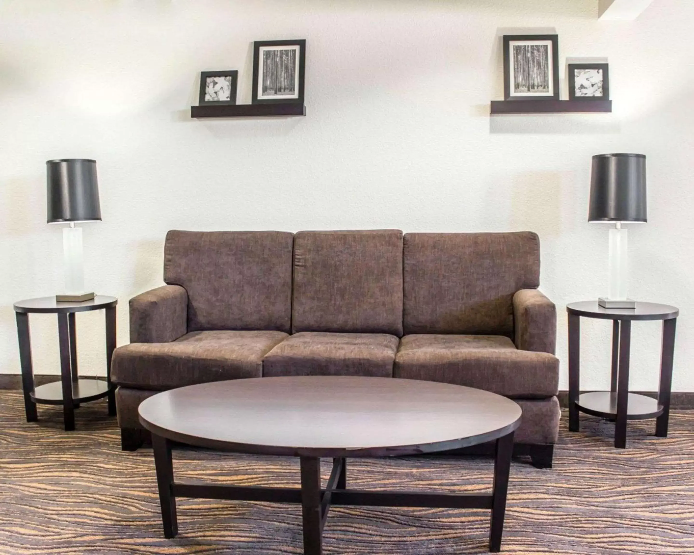 Lobby or reception, Seating Area in Sleep Inn & Suites Spring Lake - Fayetteville Near Fort Liberty
