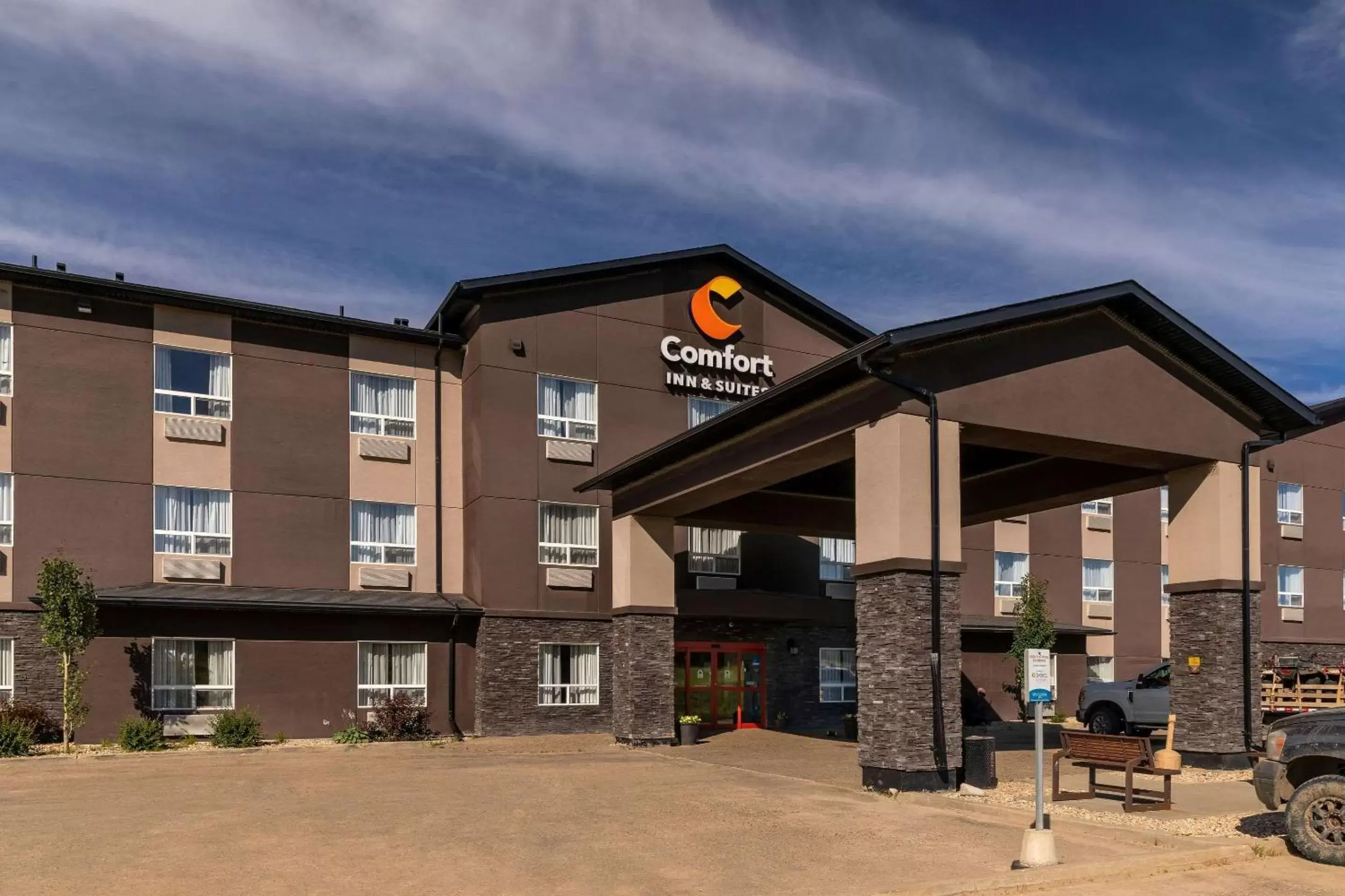 Property Building in Comfort Inn & Suites