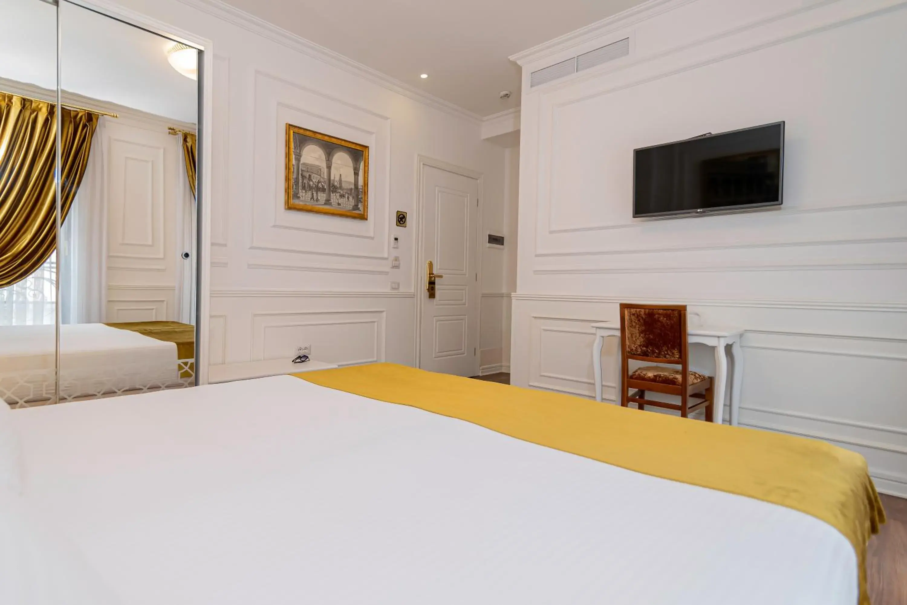 Photo of the whole room, Bed in Eler Hotel Photo of the whole room, Bed in Eler Hotel