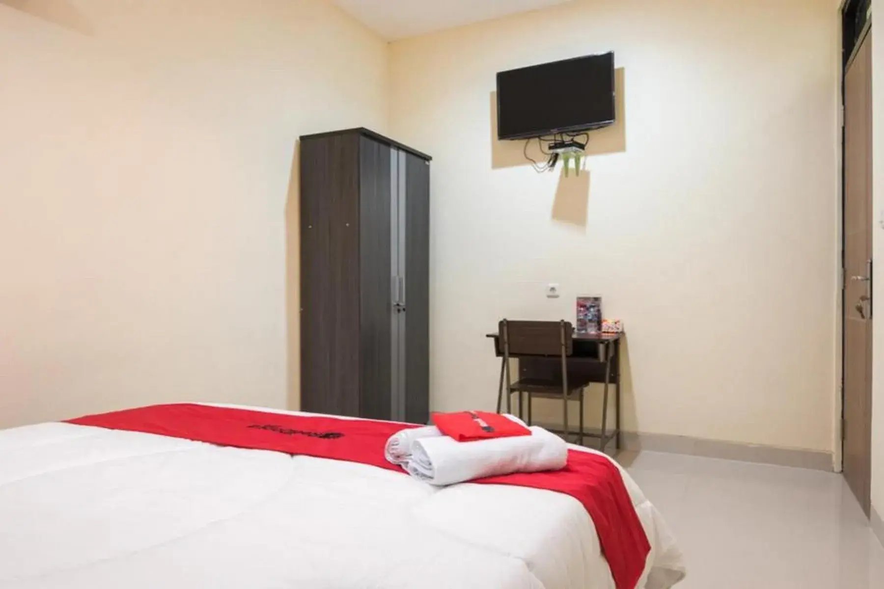 Bedroom, Bed in RedDoorz At Tebet Barat 2 Bedroom, Bed in RedDoorz At Tebet Barat 2