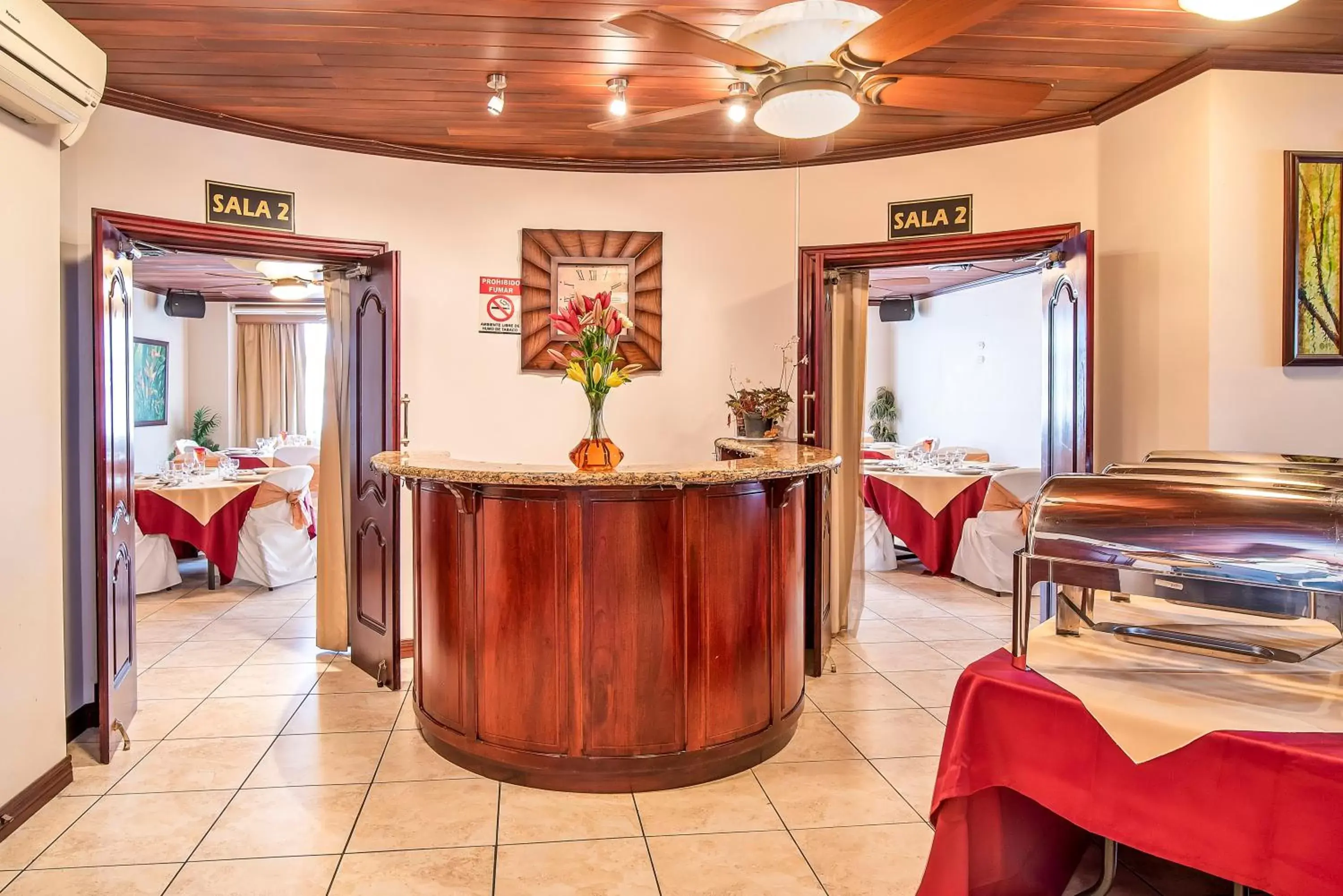 Lounge or bar in Hotel Casa Roland San Jose