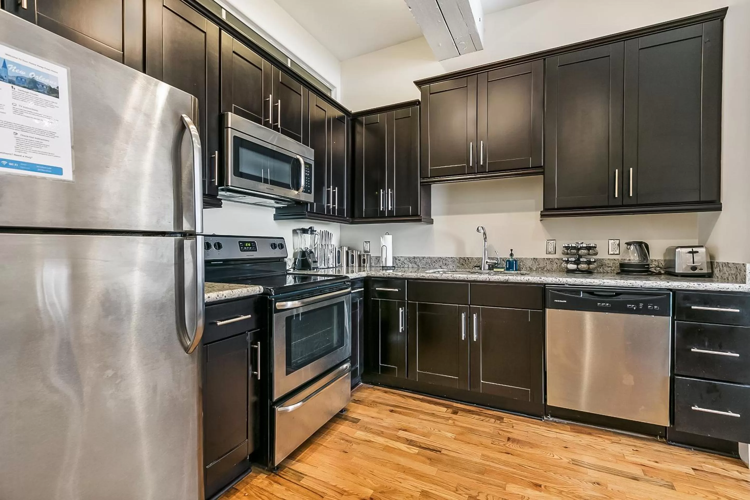 Kitchen or kitchenette, Kitchen/Kitchenette in Stunning Apartments with Luxury Amenities