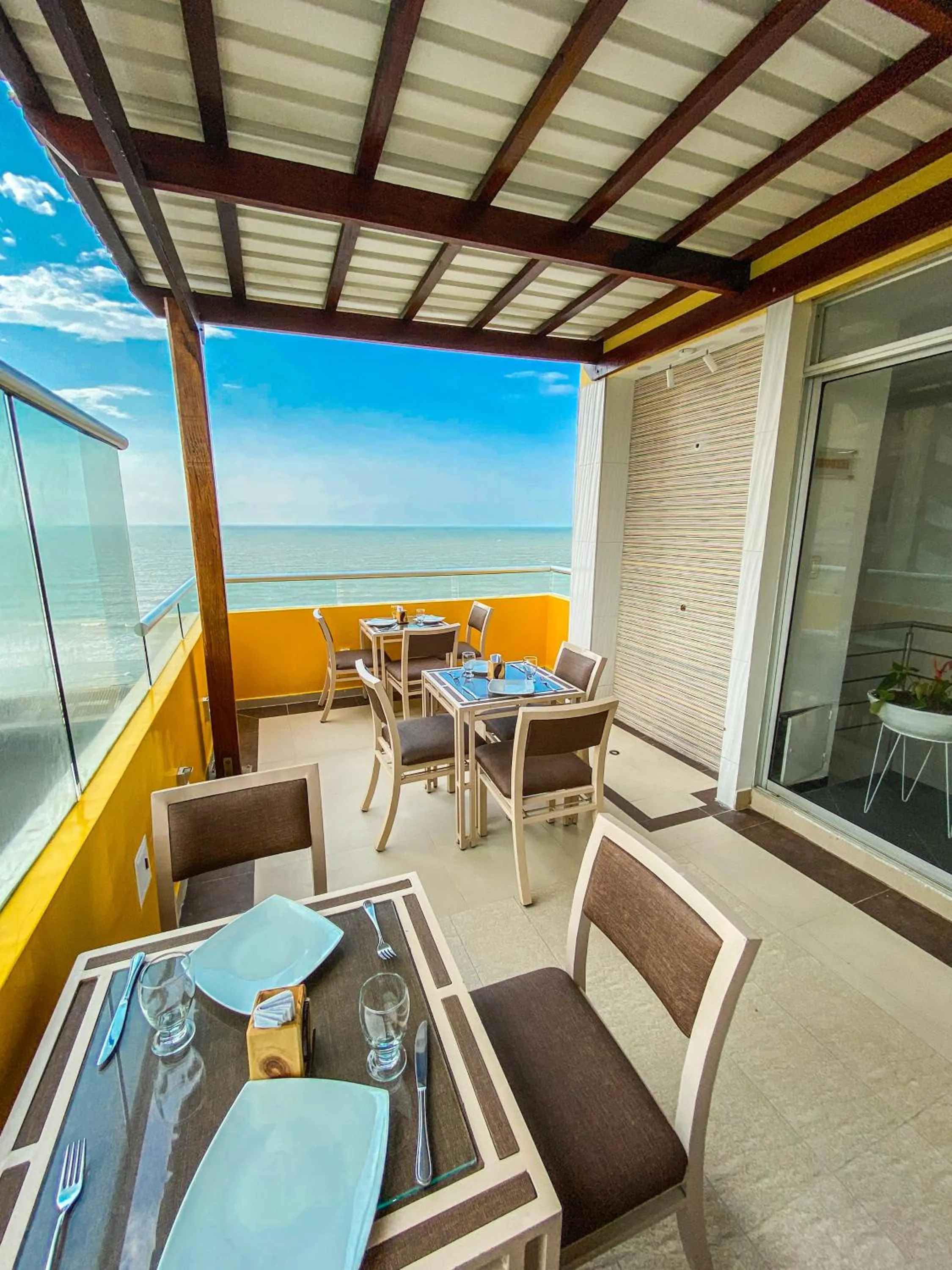 Restaurant/places to eat in Hotel Cabreromar