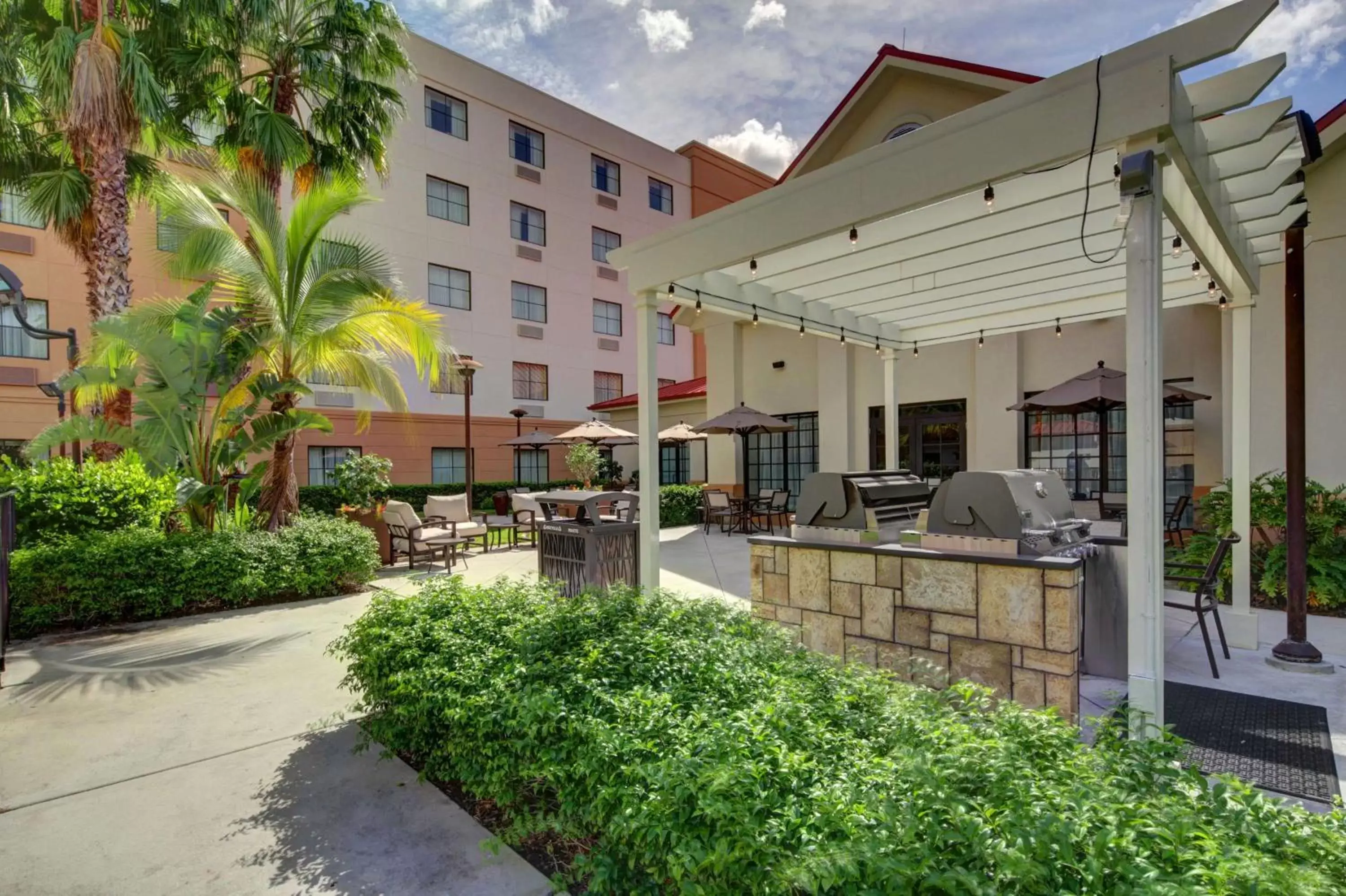 Inner courtyard view, Property Building in Homewood Suites by Hilton West Palm Beach
