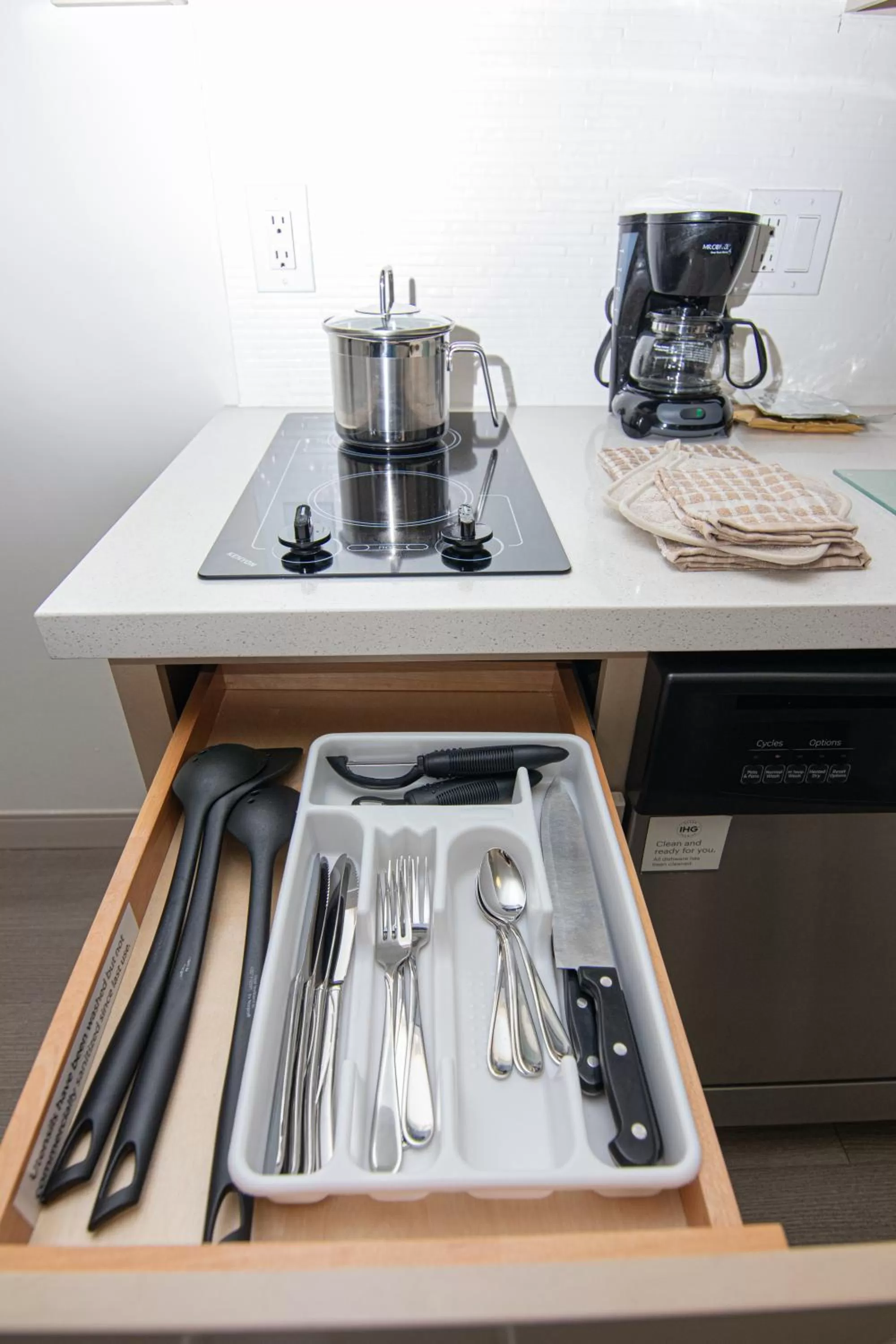 stove in Candlewood Suites Miami Intl Airport - 36th St by IHG