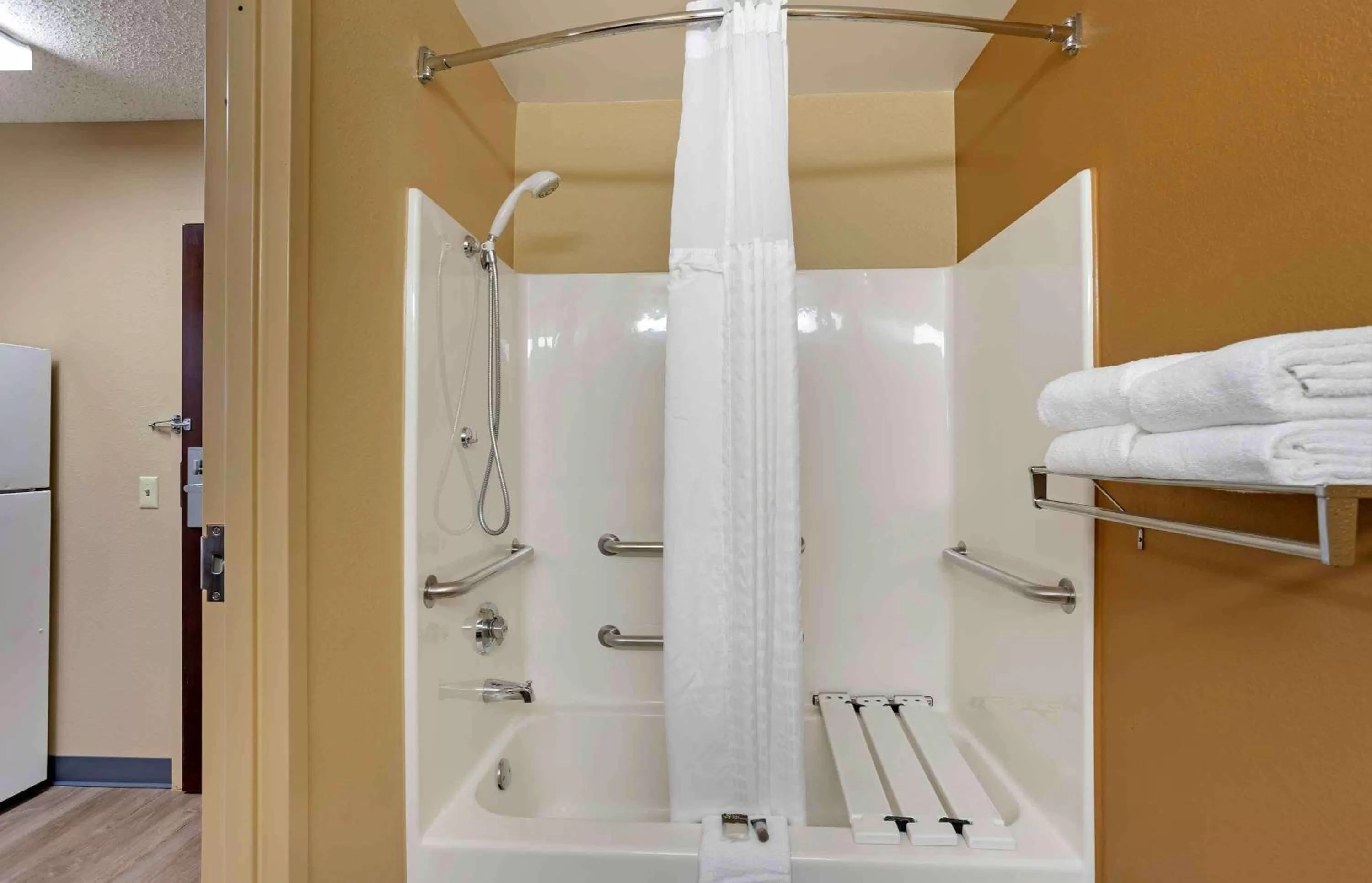Bathroom in Extended Stay America Select Suites - Springfield - South