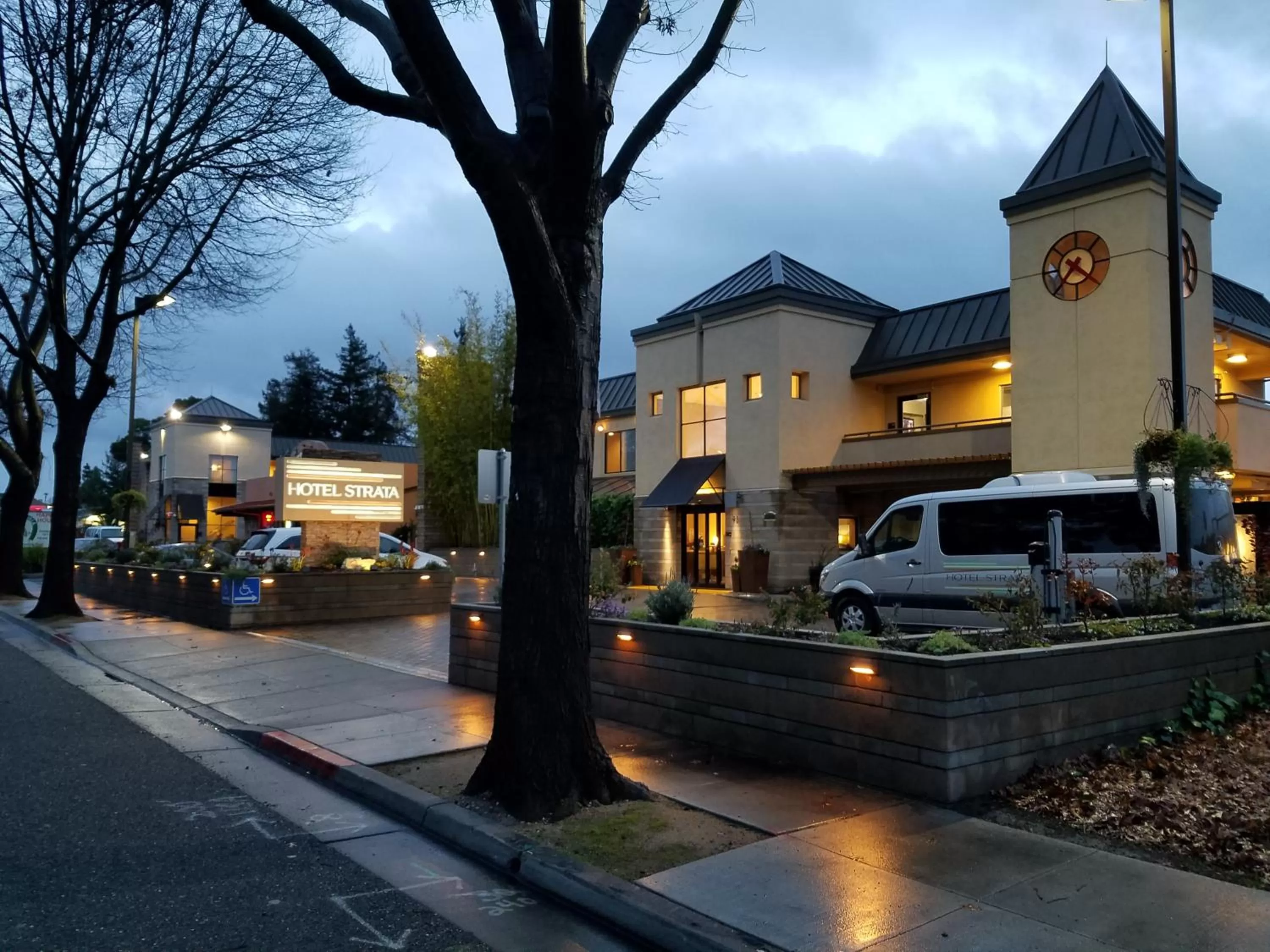 Facade/entrance in Hotel Strata