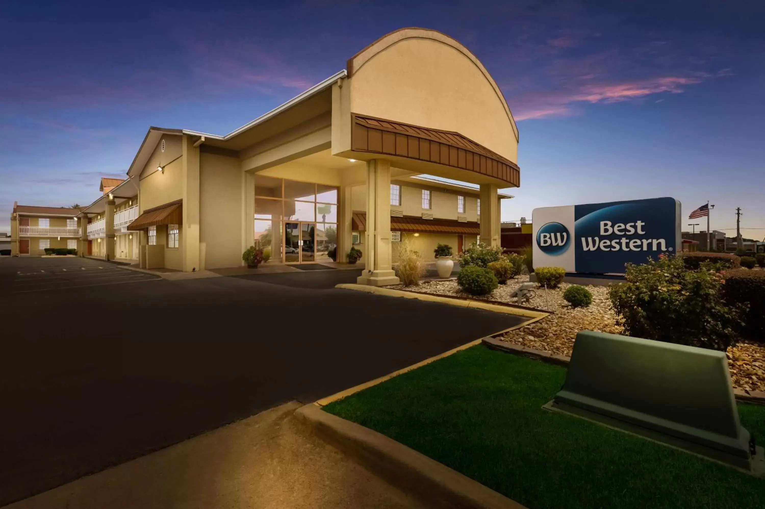 Property Building in Best Western Conway