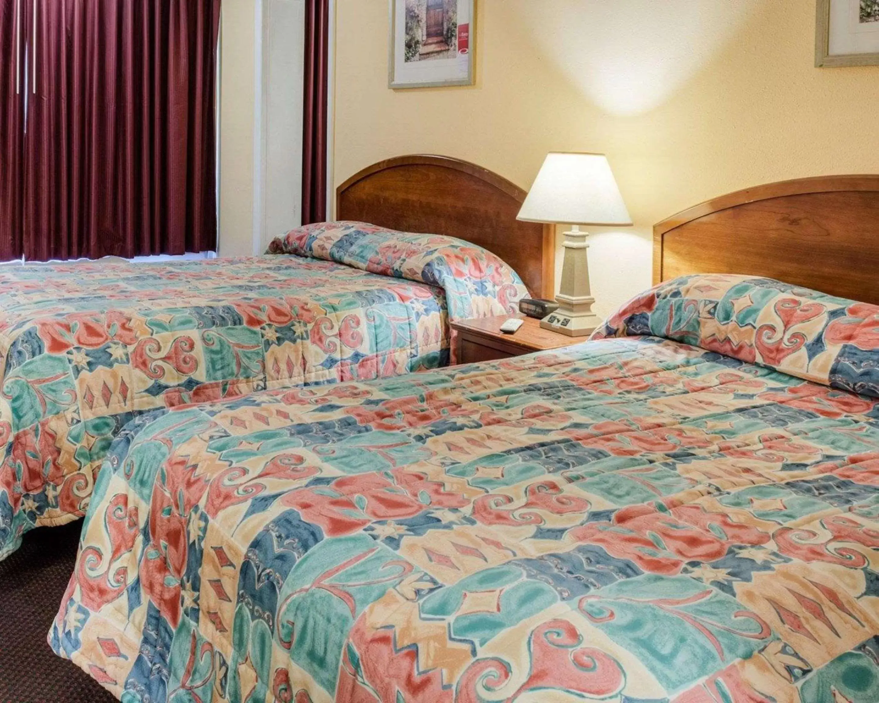 Queen Room with Two Queen Beds - Accessible/Non Smoking in Rodeway Inn Colonial Heights I-95 Queen Room with Two Queen Beds - Accessible/Non Smoking in Rodeway Inn Colonial Heights I-95