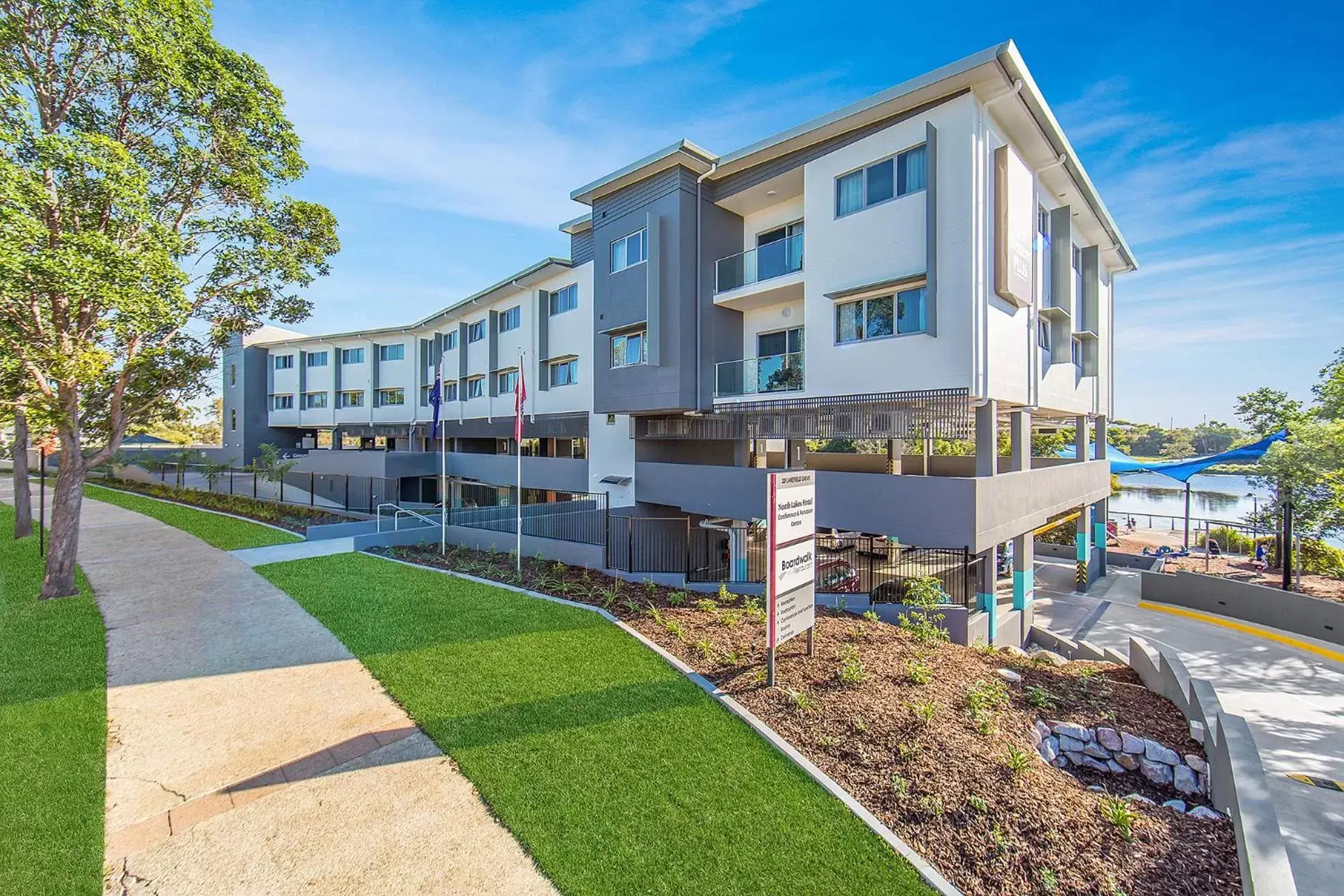 Property building in Best Western Plus North Lakes Hotel Property building in Best Western Plus North Lakes Hotel