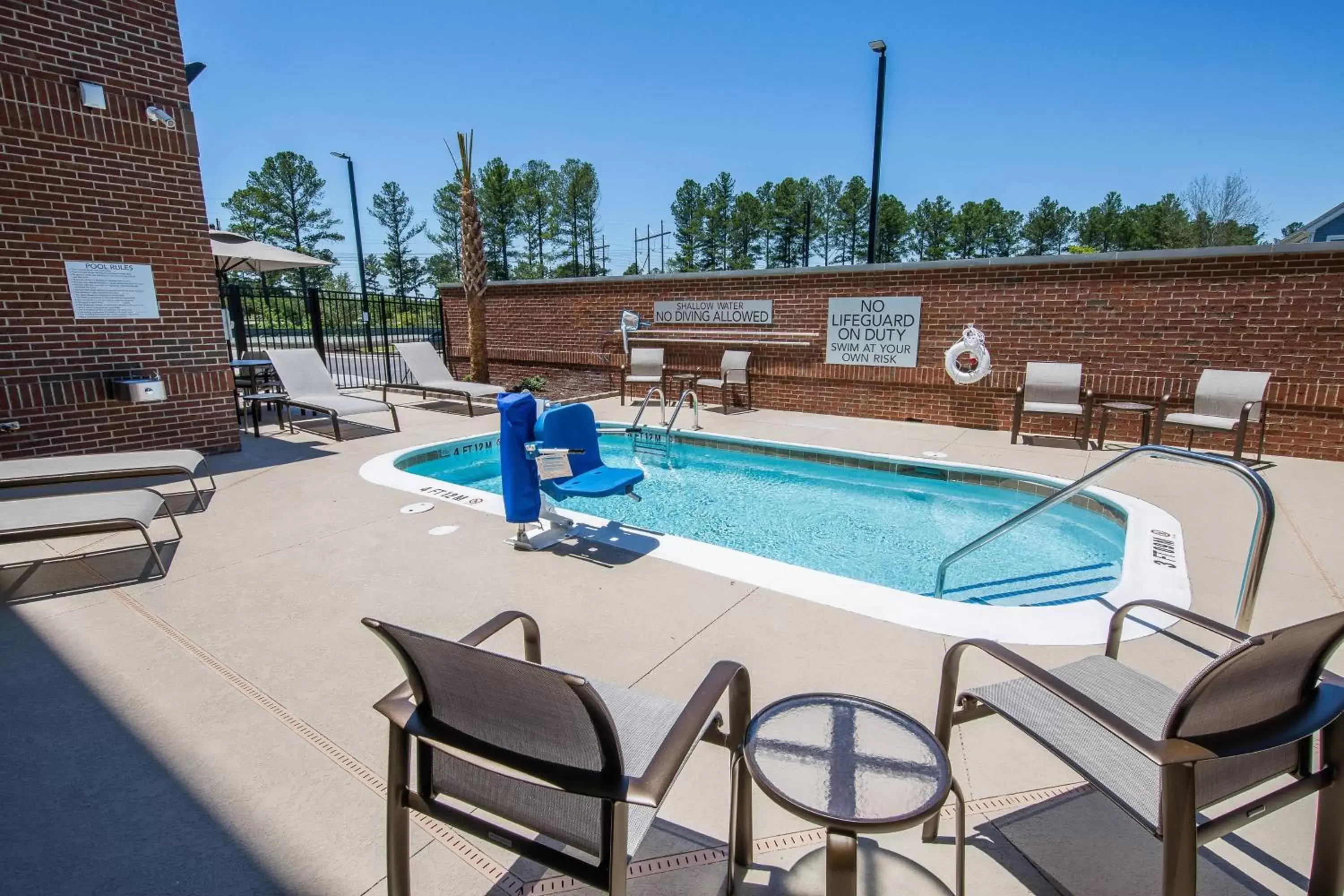 Swimming Pool in Courtyard by Marriott Columbia Cayce