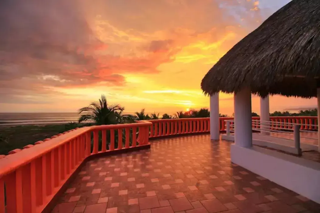 Balcony/Terrace, Sunrise/Sunset in Suites Ximajo