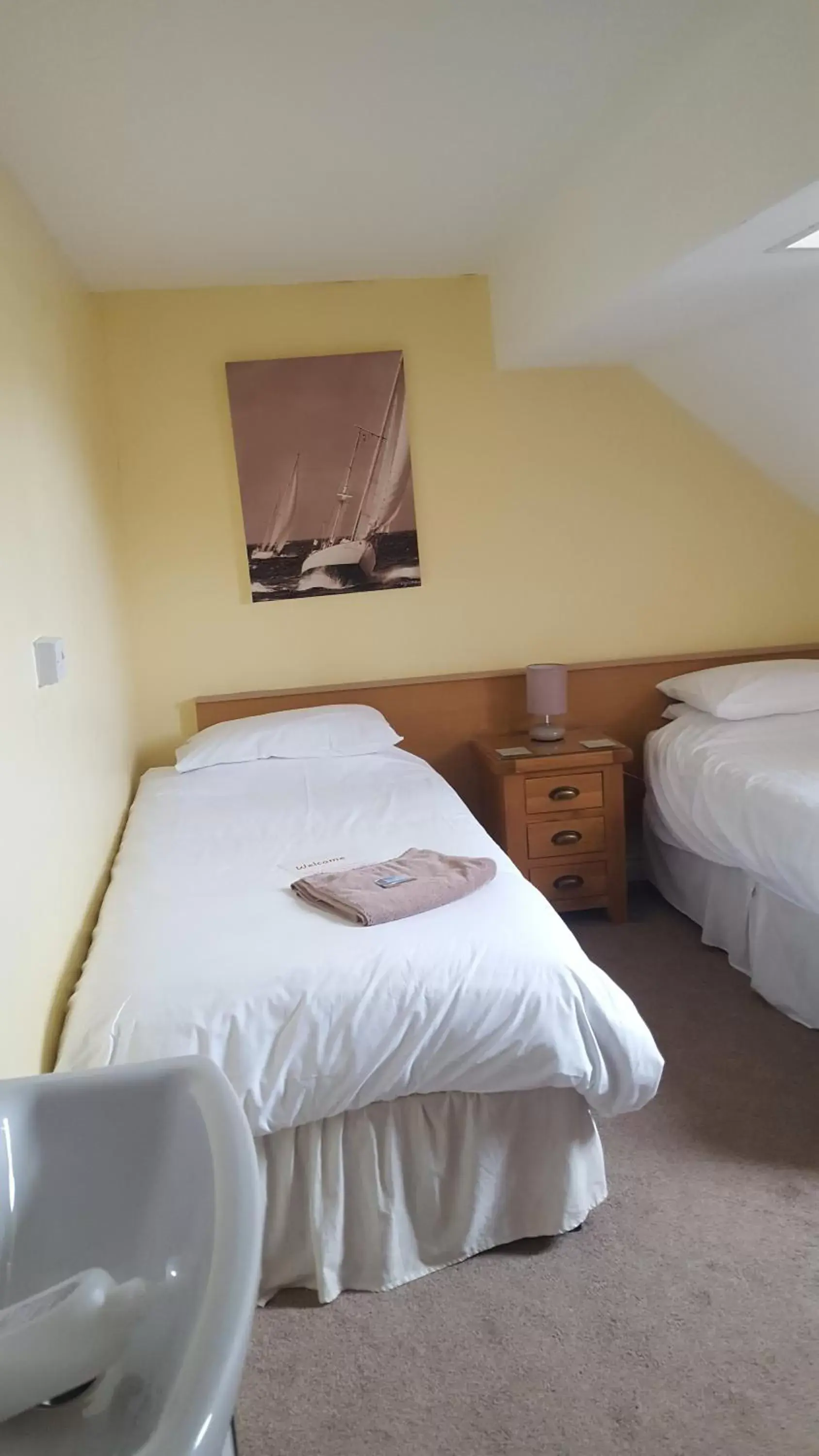 Twin Room with Shared Bathroom in The Beacon Hotel Twin Room with Shared Bathroom in The Beacon Hotel