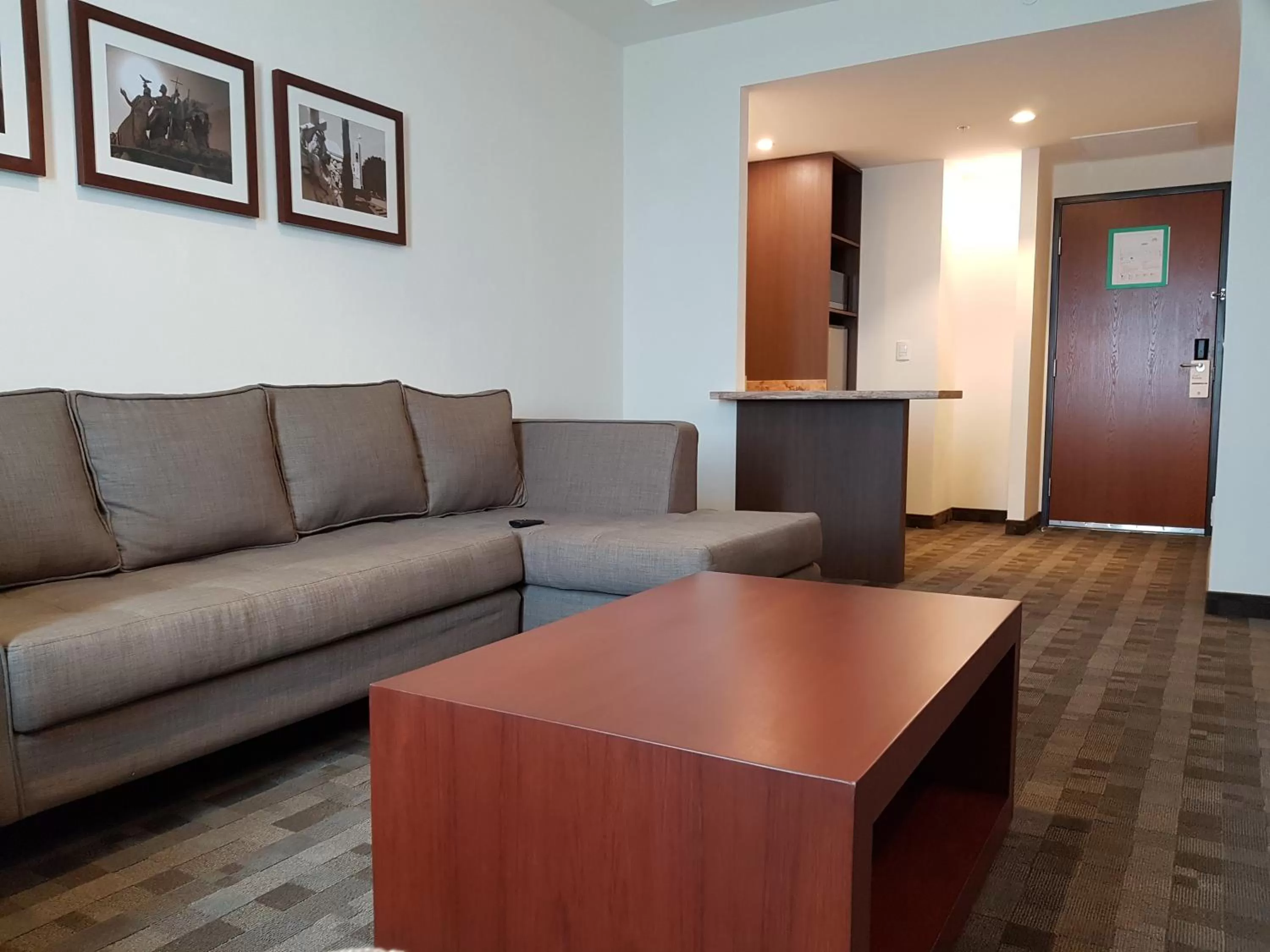 Photo of the whole room in Holiday Inn & Suites Plaza Mayor by IHG