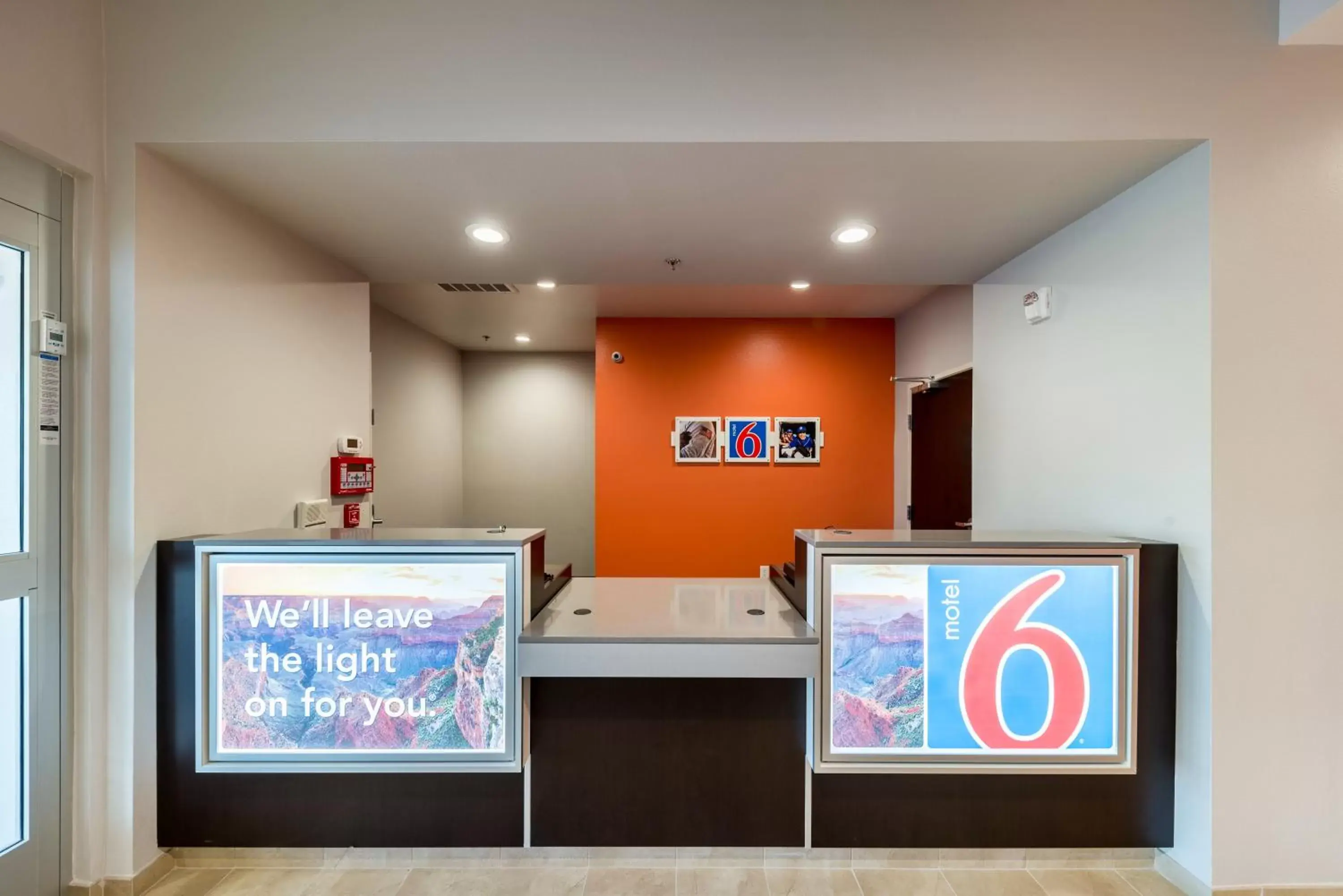 Lobby or reception, TV/Entertainment Center in Motel 6 Fort Worth, TX - North - Saginaw