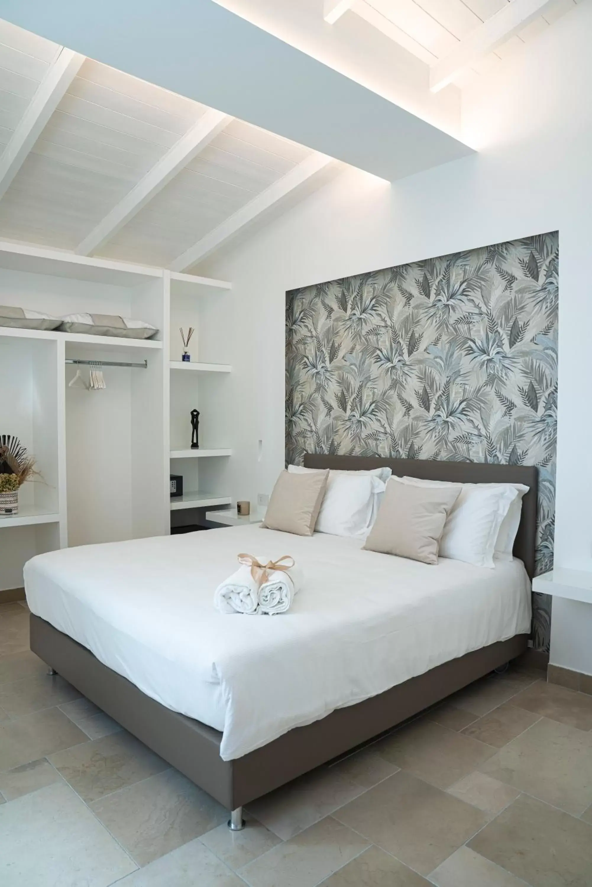 Deluxe Double Room with Extra Bed in Otto Apulia House