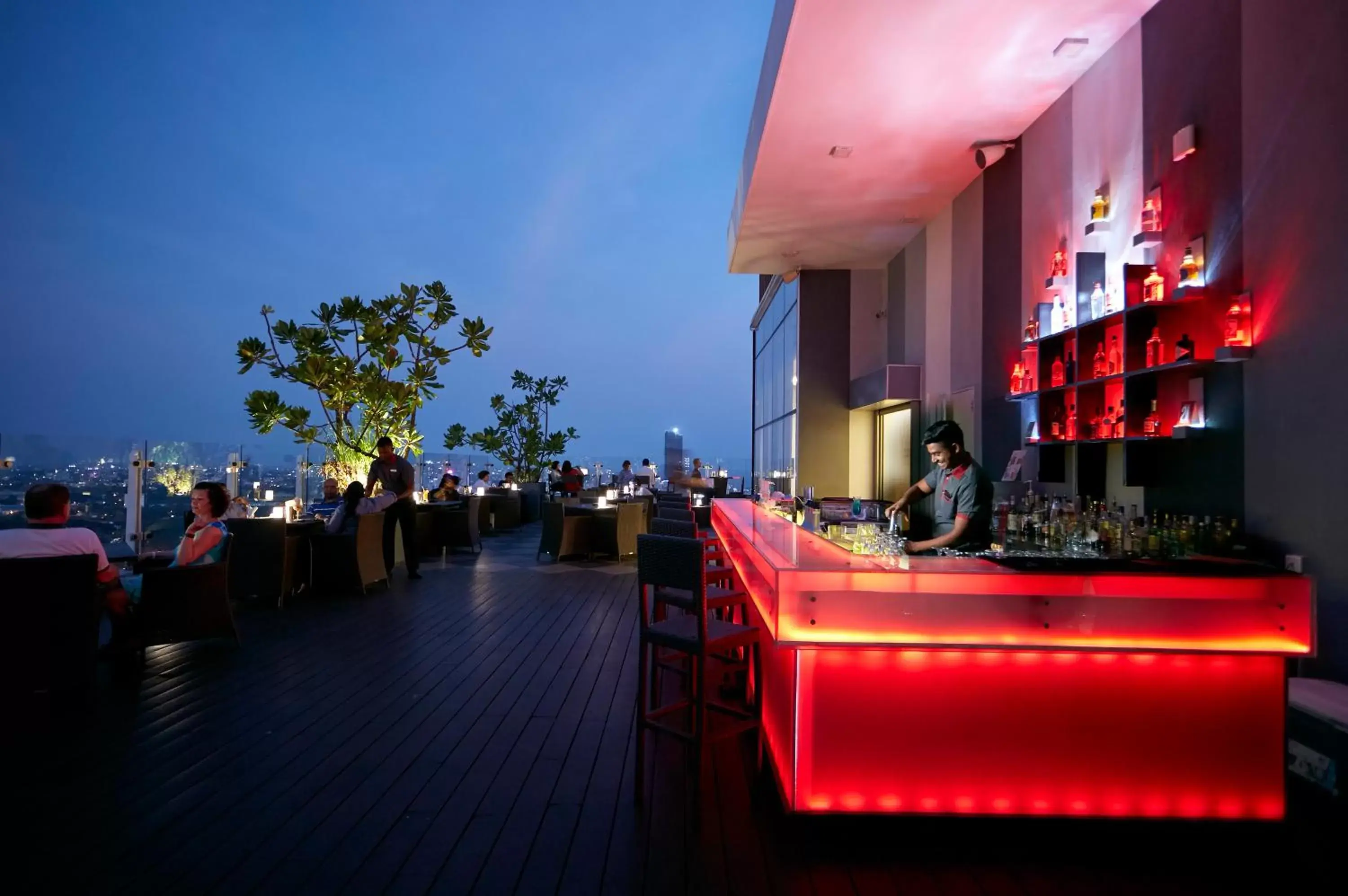 Lounge or bar in Cinnamon Red Colombo Lounge or bar in Cinnamon Red Colombo