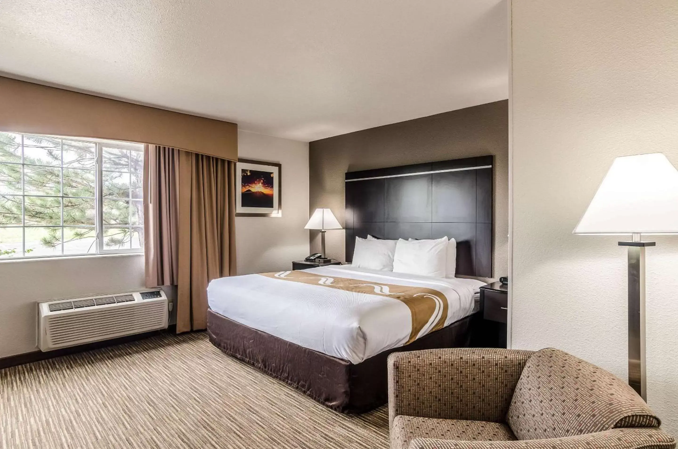 Photo of the whole room, Bed in Quality Inn & Suites Westminster – Broomfield