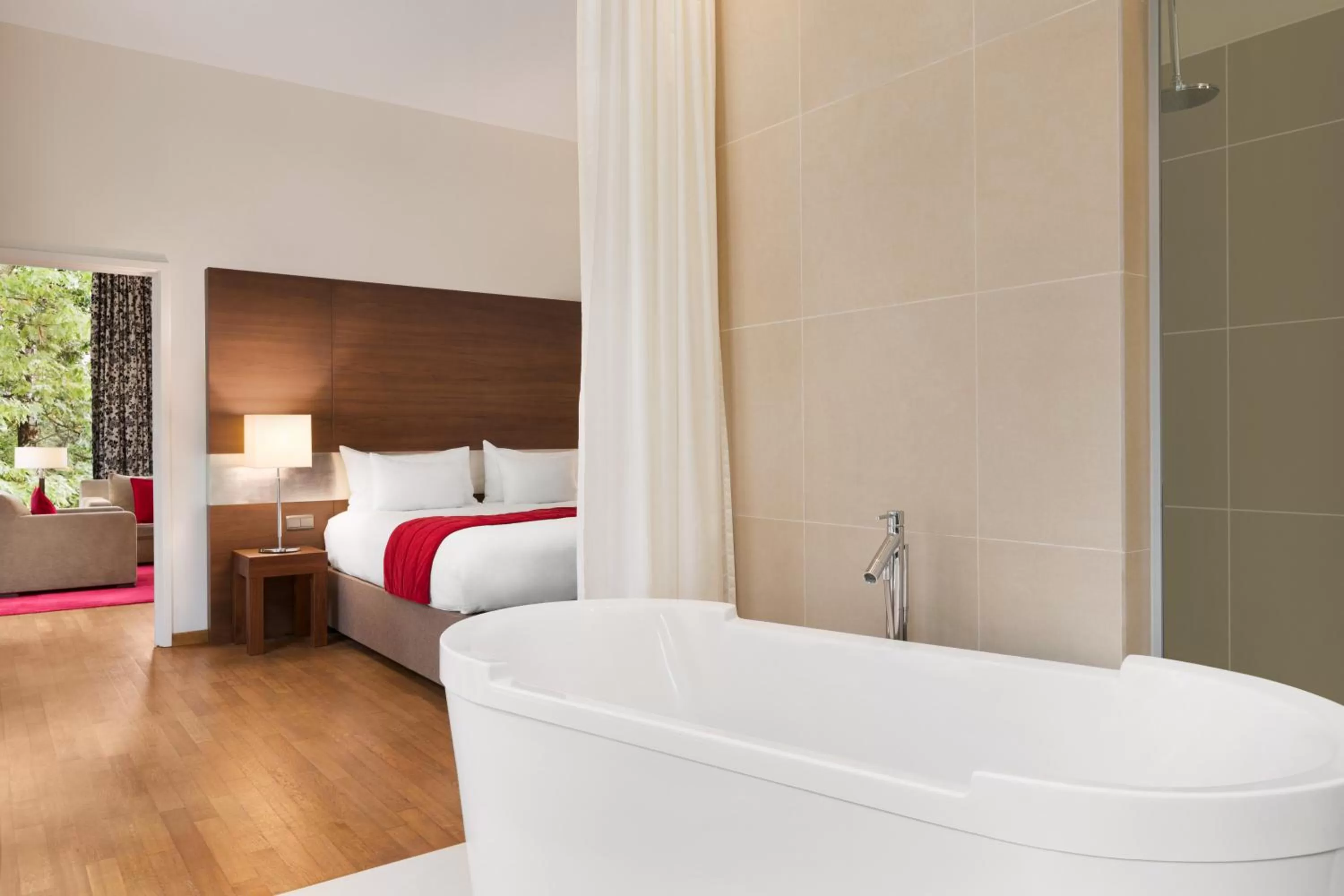 Bathroom, Bed in Hotel Dolce La Hulpe Brussels