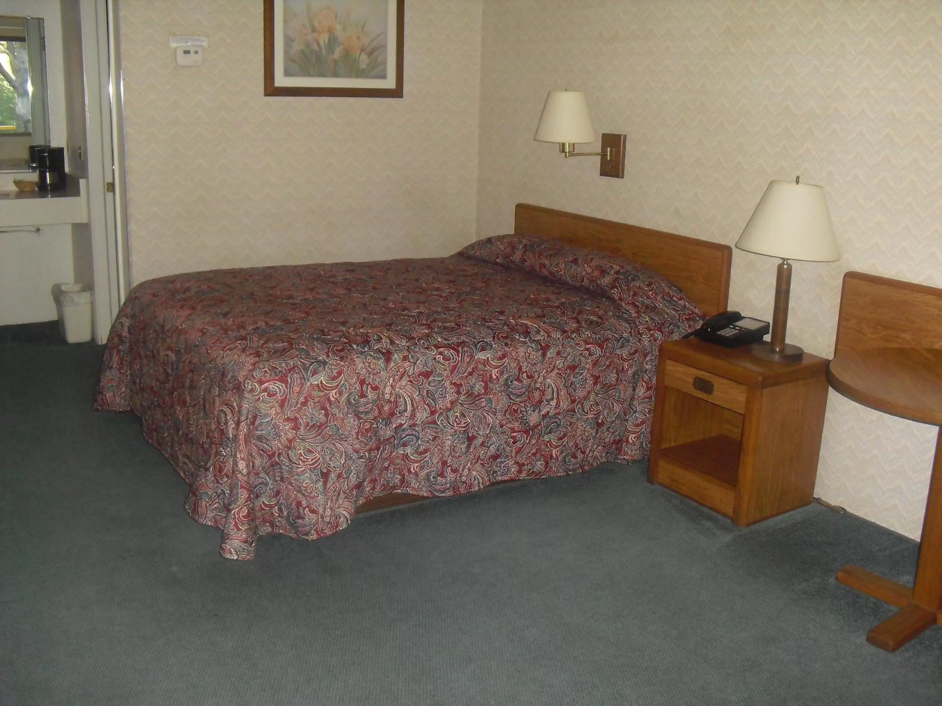 Bed in Creekside Lodge