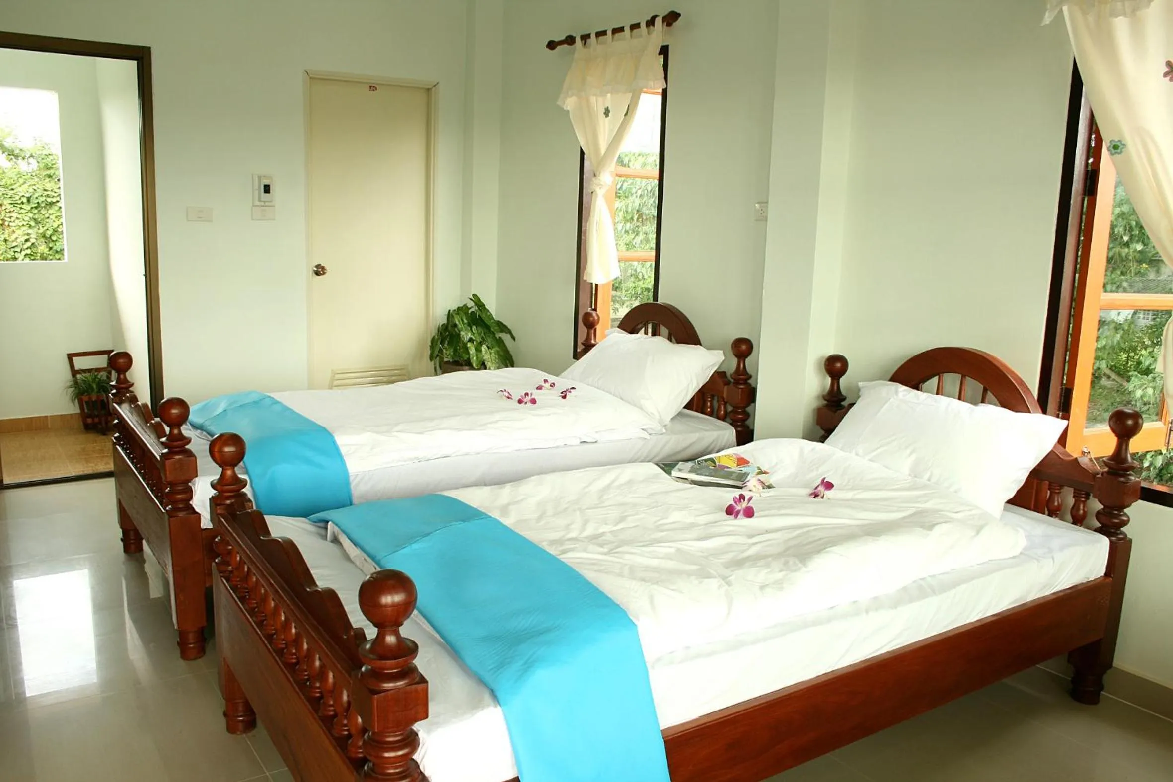 Photo of the whole room, Bed in Thai Guesthouse