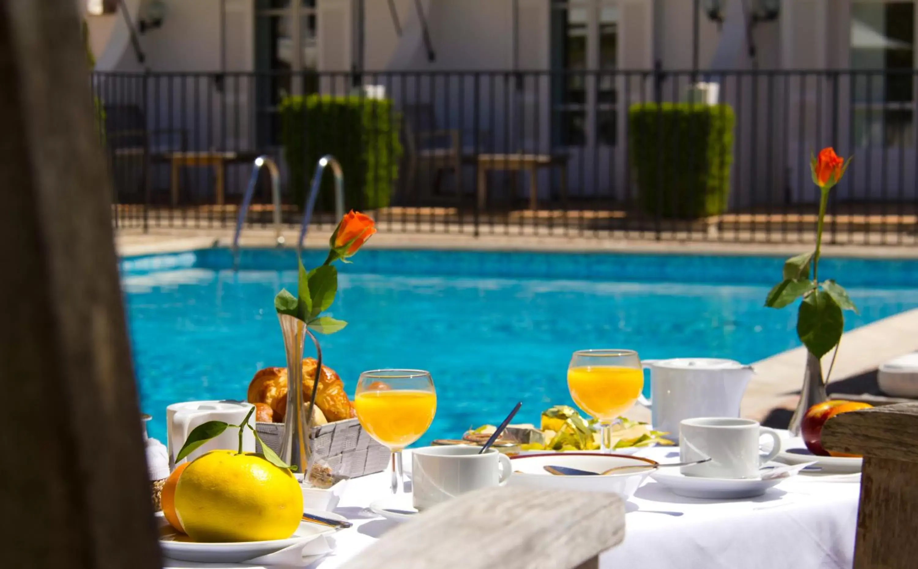 Breakfast, Swimming Pool in Hotel les Vergers de Saint Paul