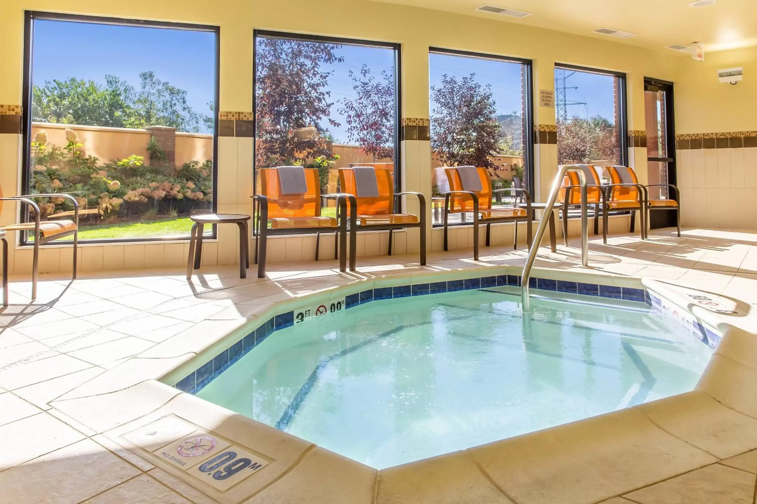 Area and facilities, Swimming Pool in Courtyard by Marriott Lexington Keeneland/Airport