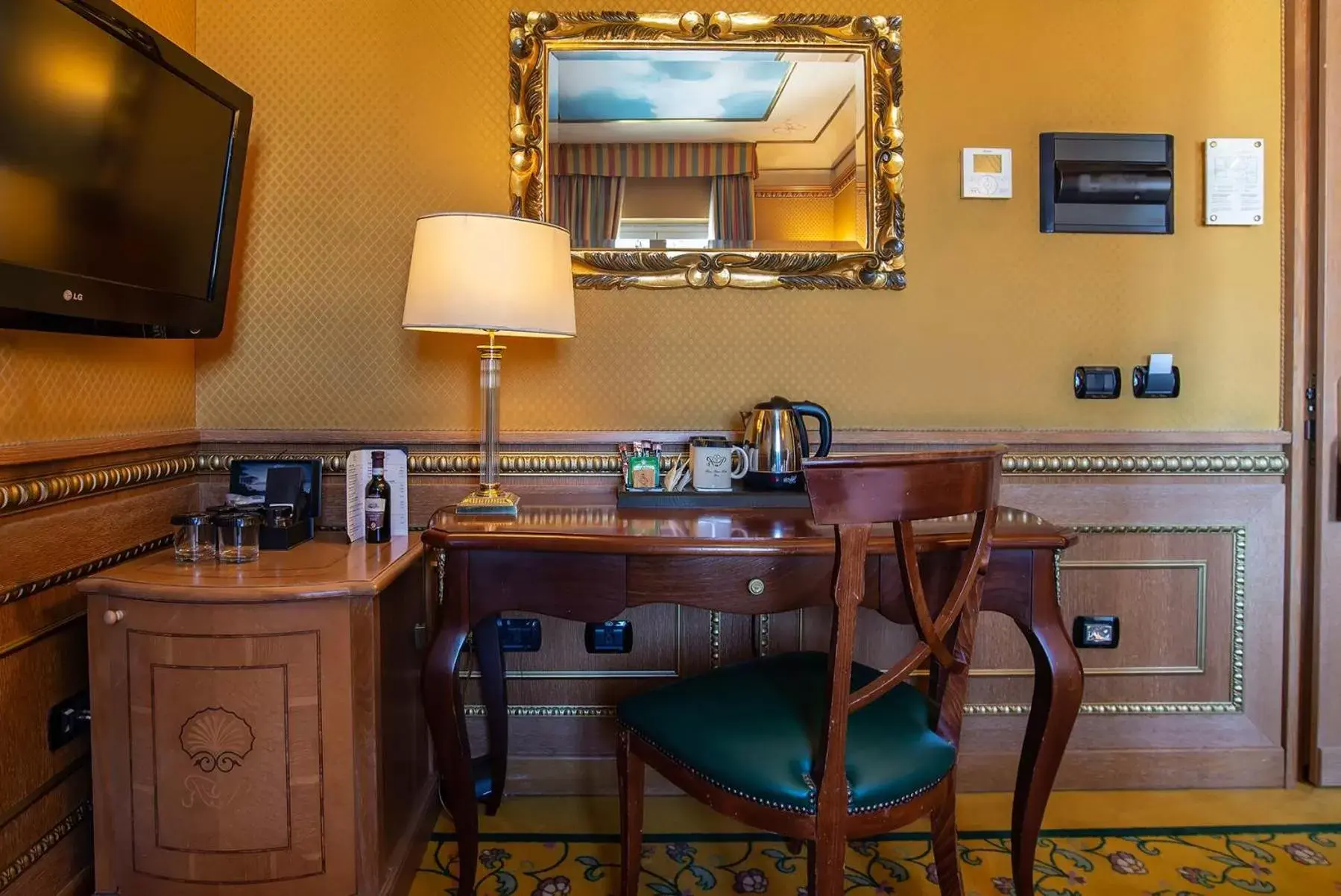 Bedroom in River Palace Hotel Bedroom in River Palace Hotel