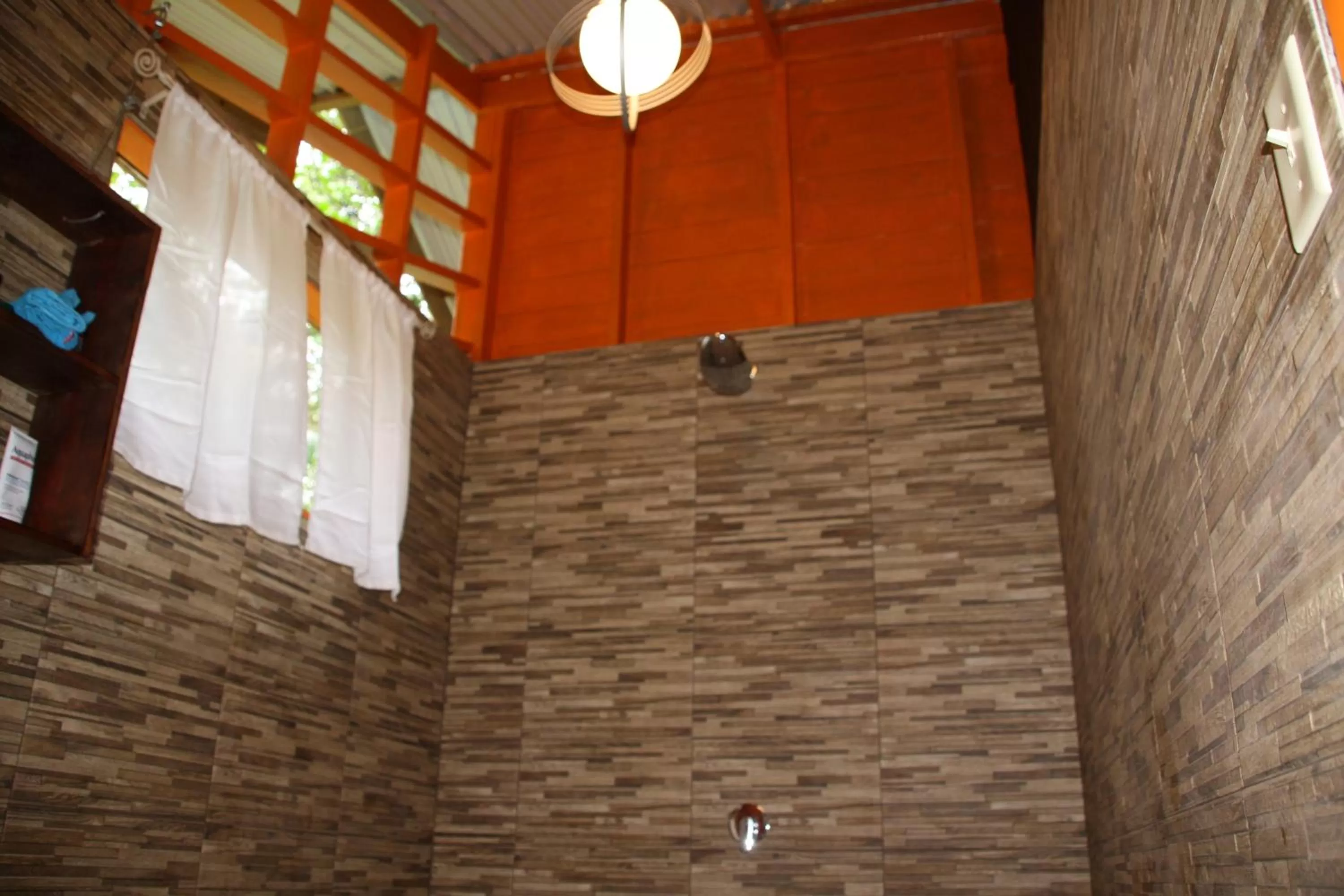 Bathroom in Surf Break at Paunch