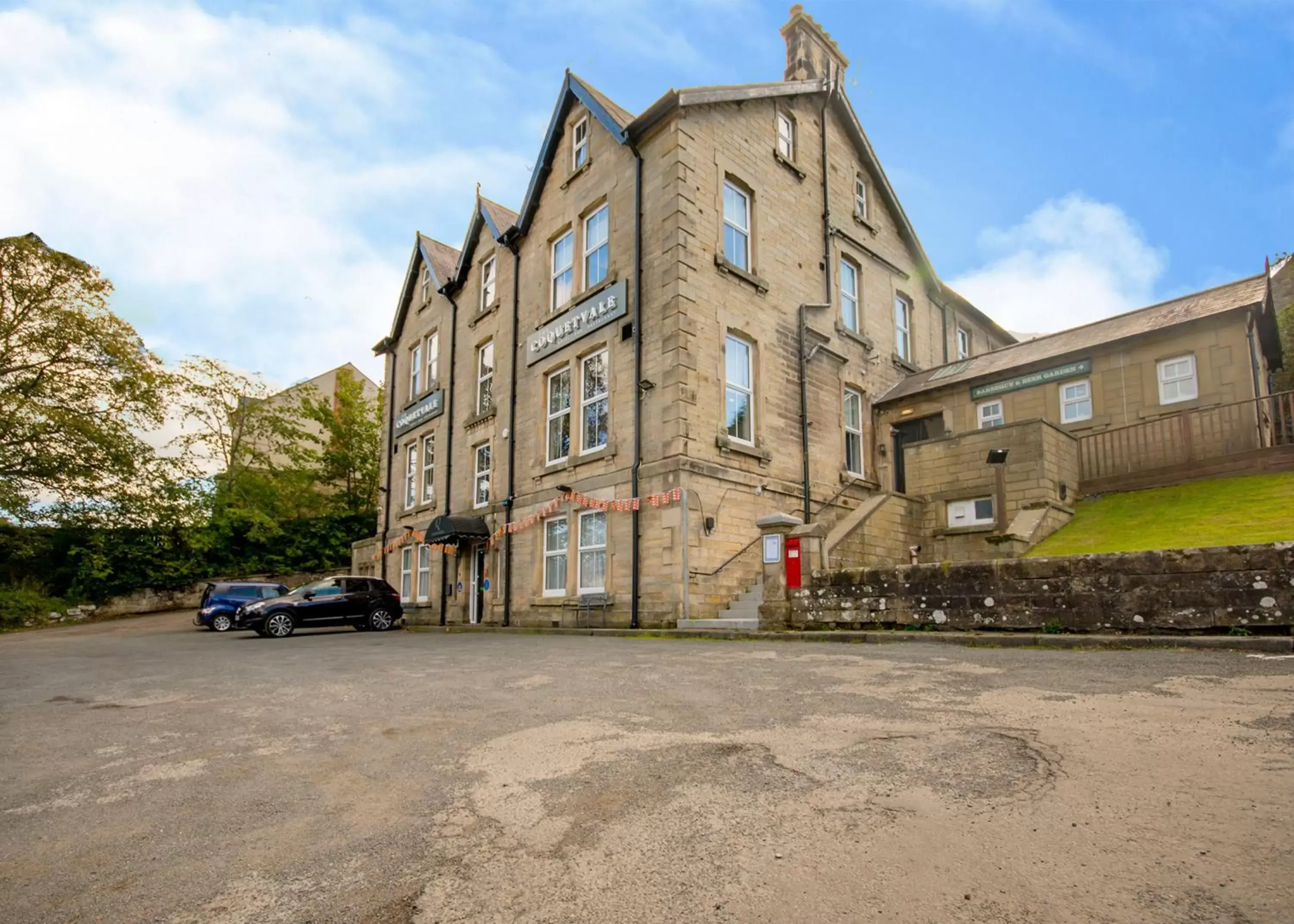 Facade/entrance, Property Building in Coquetvale Hotel