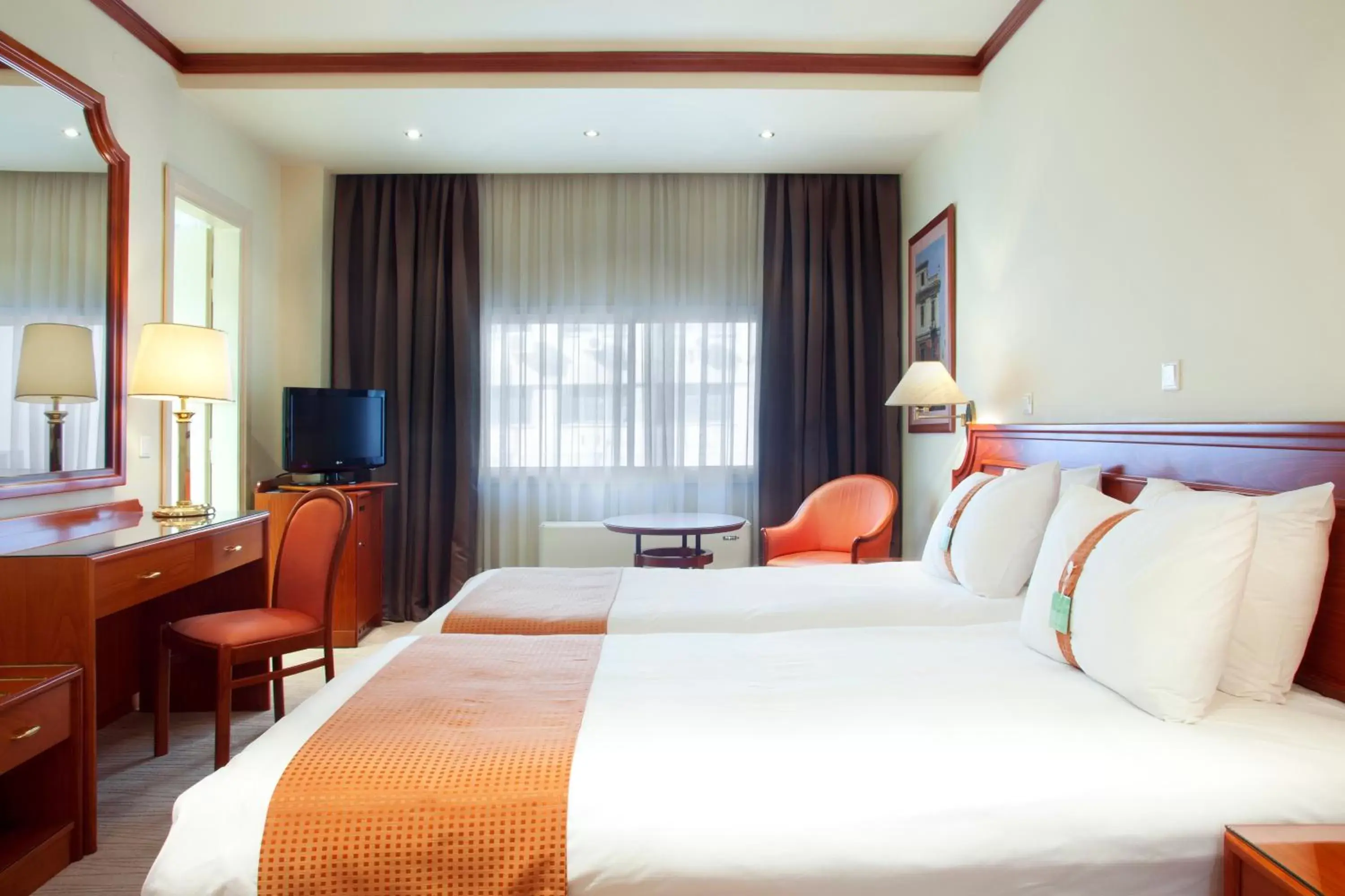 Bed in Holiday Inn Thessaloniki, an IHG Hotel