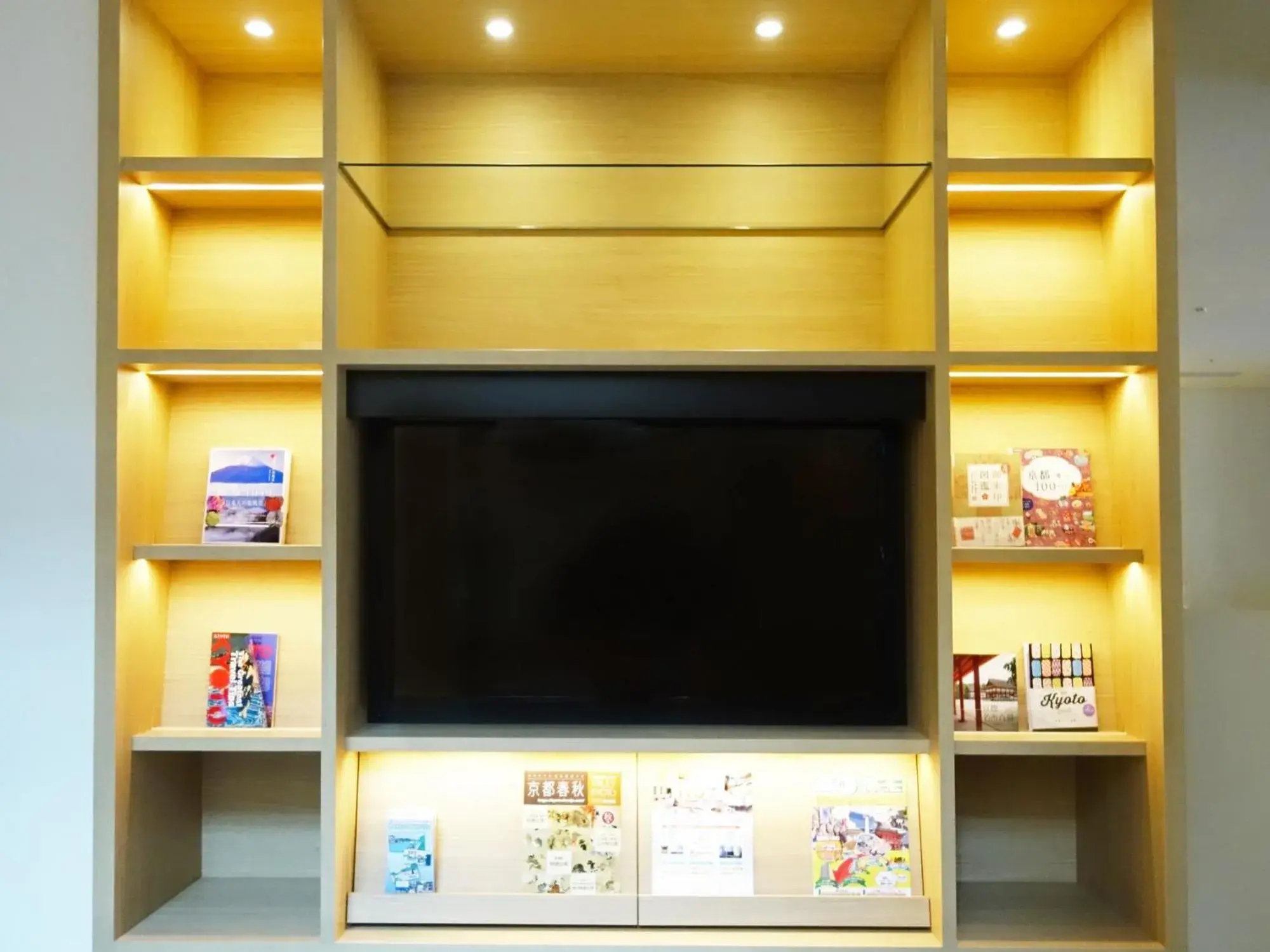 Lobby or reception, TV/Entertainment Center in Hotel Keihan Kyoto Ekiminami