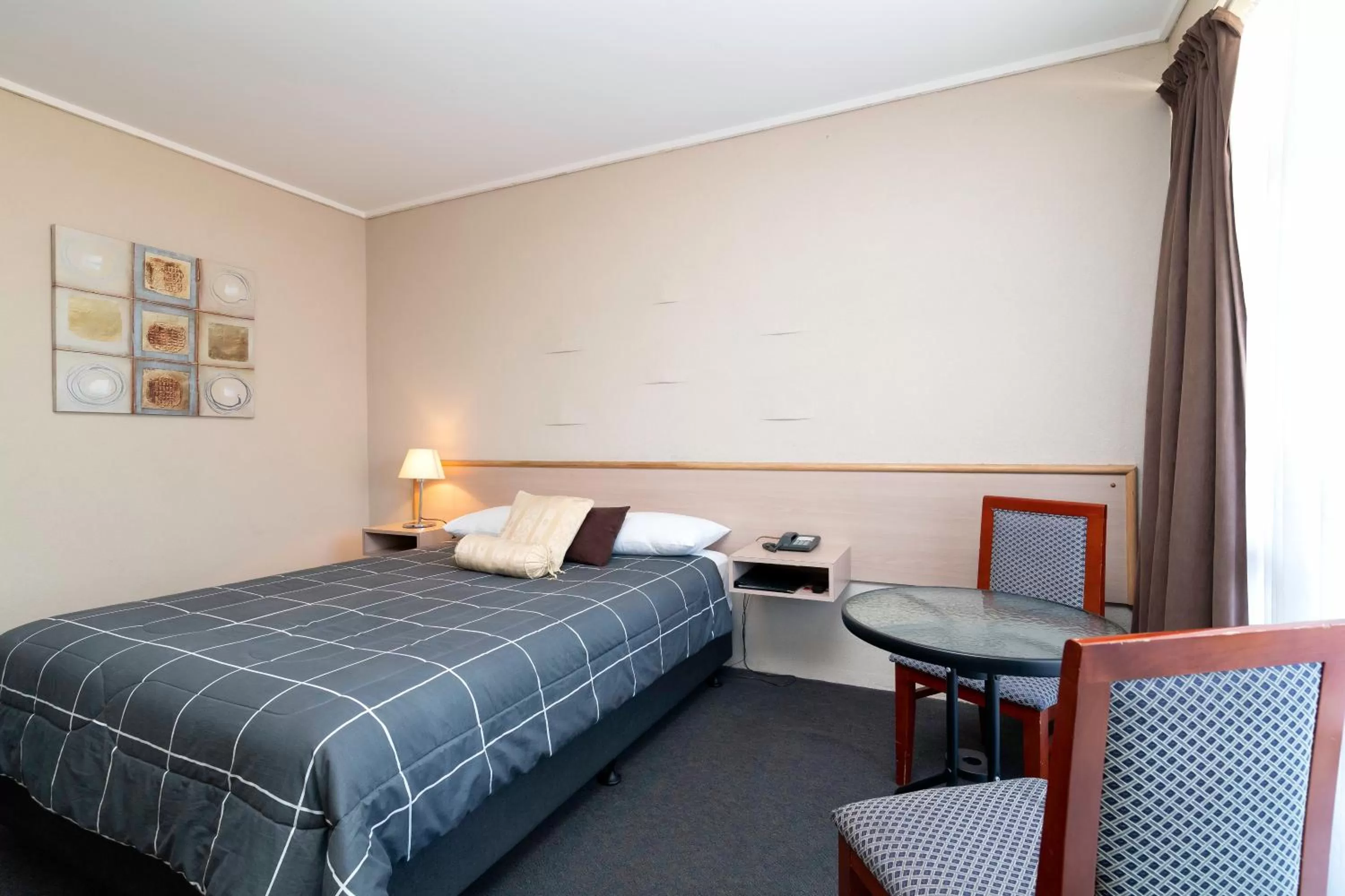 Bed in The Prince Mark Motel