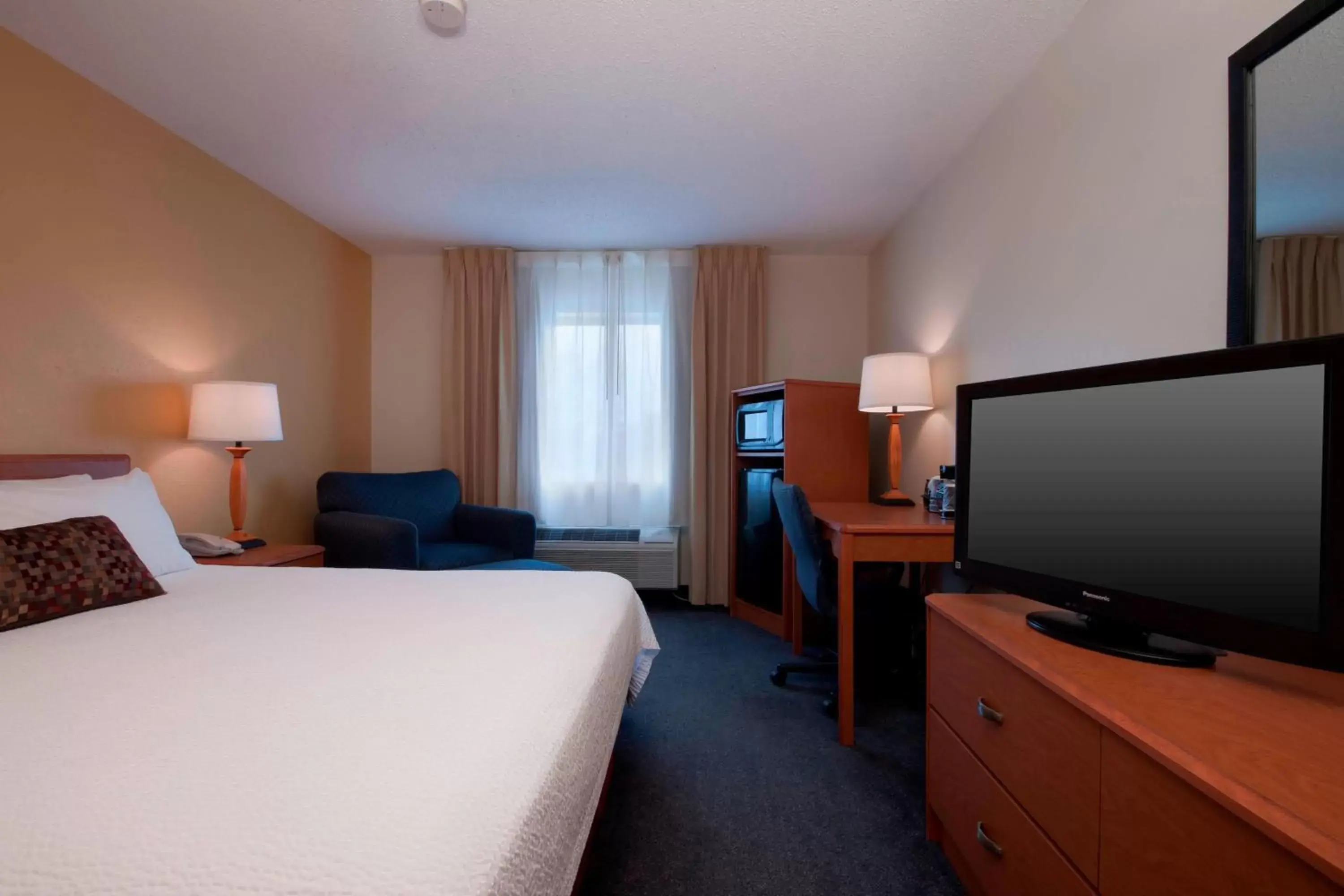 Photo of the whole room, TV/Entertainment Center in Fairfield Inn by Marriott Joliet South