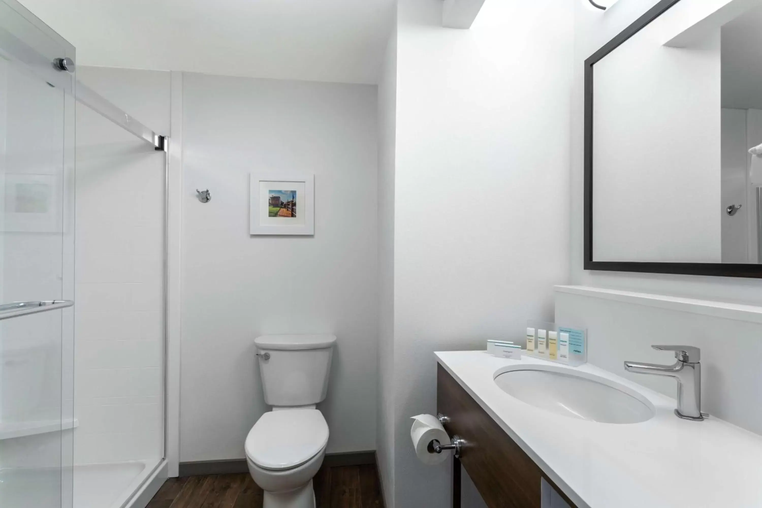 Bathroom in Hampton Inn Bedford Bathroom in Hampton Inn Bedford