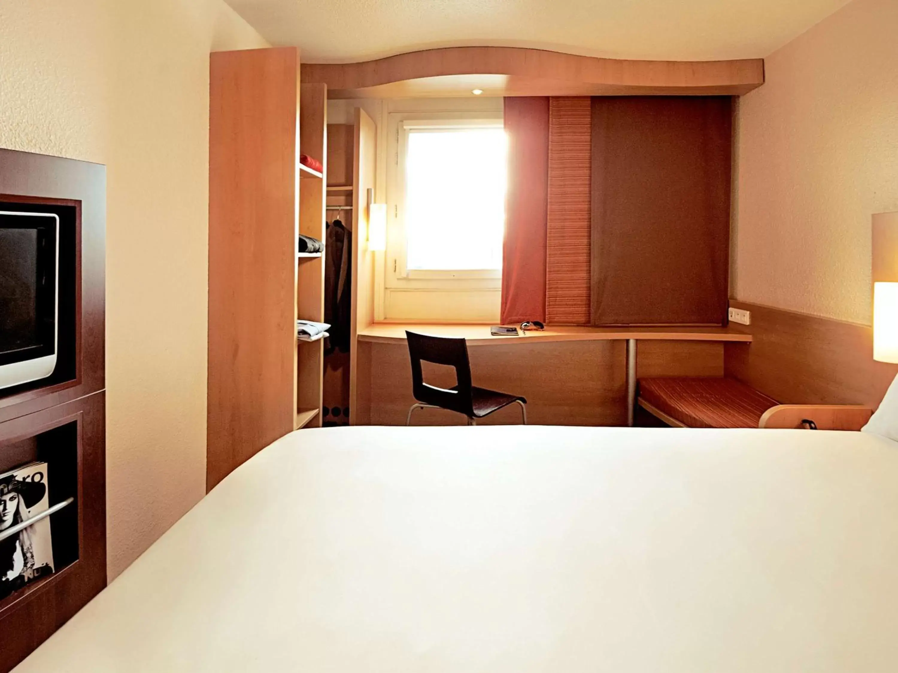 Photo of the whole room, Bed in ibis Tlemcen Photo of the whole room, Bed in ibis Tlemcen