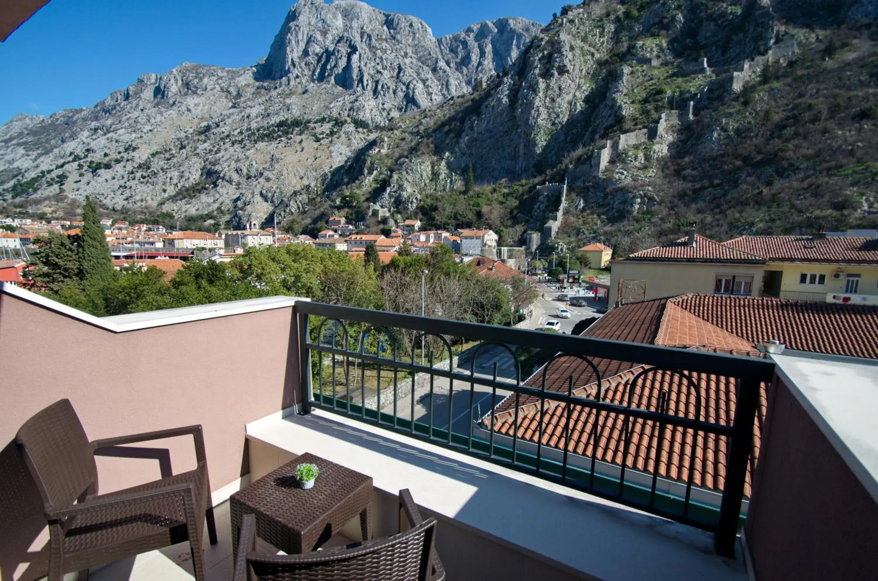 Balcony/Terrace, Mountain View in Hotel Porto In