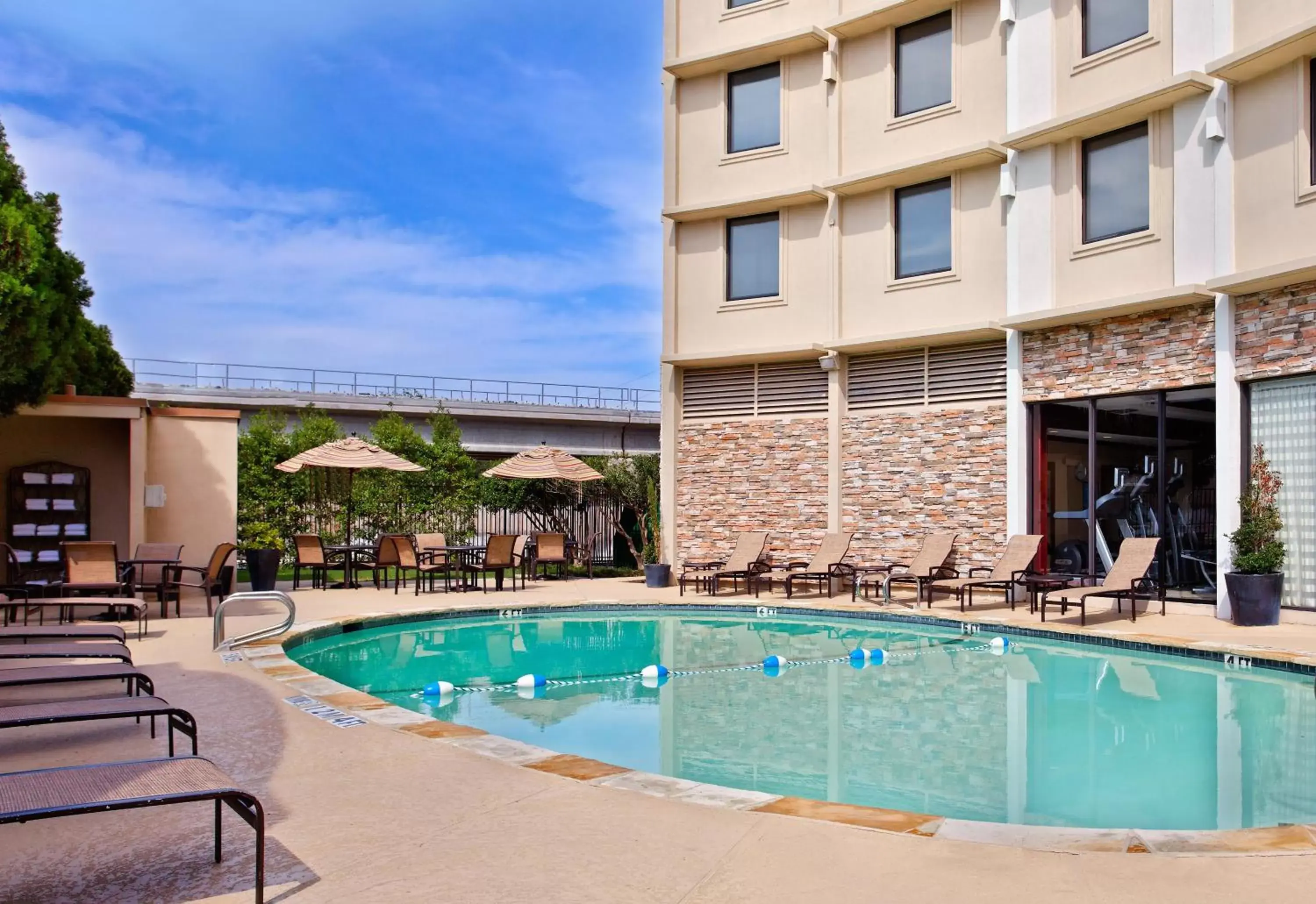 Swimming Pool in Holiday Inn Market Center