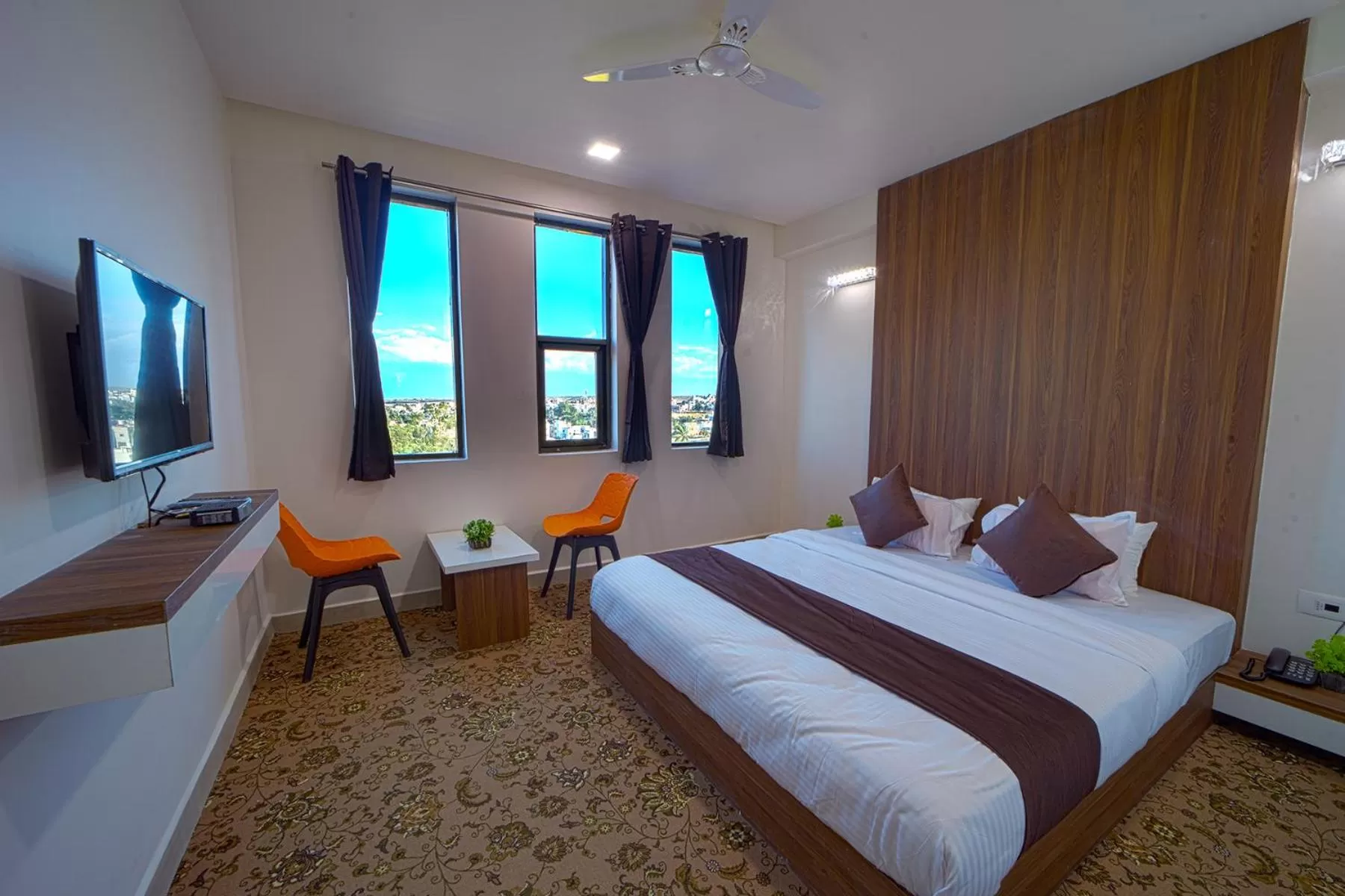 Bed in Hotel Jurkis, Kolhapur