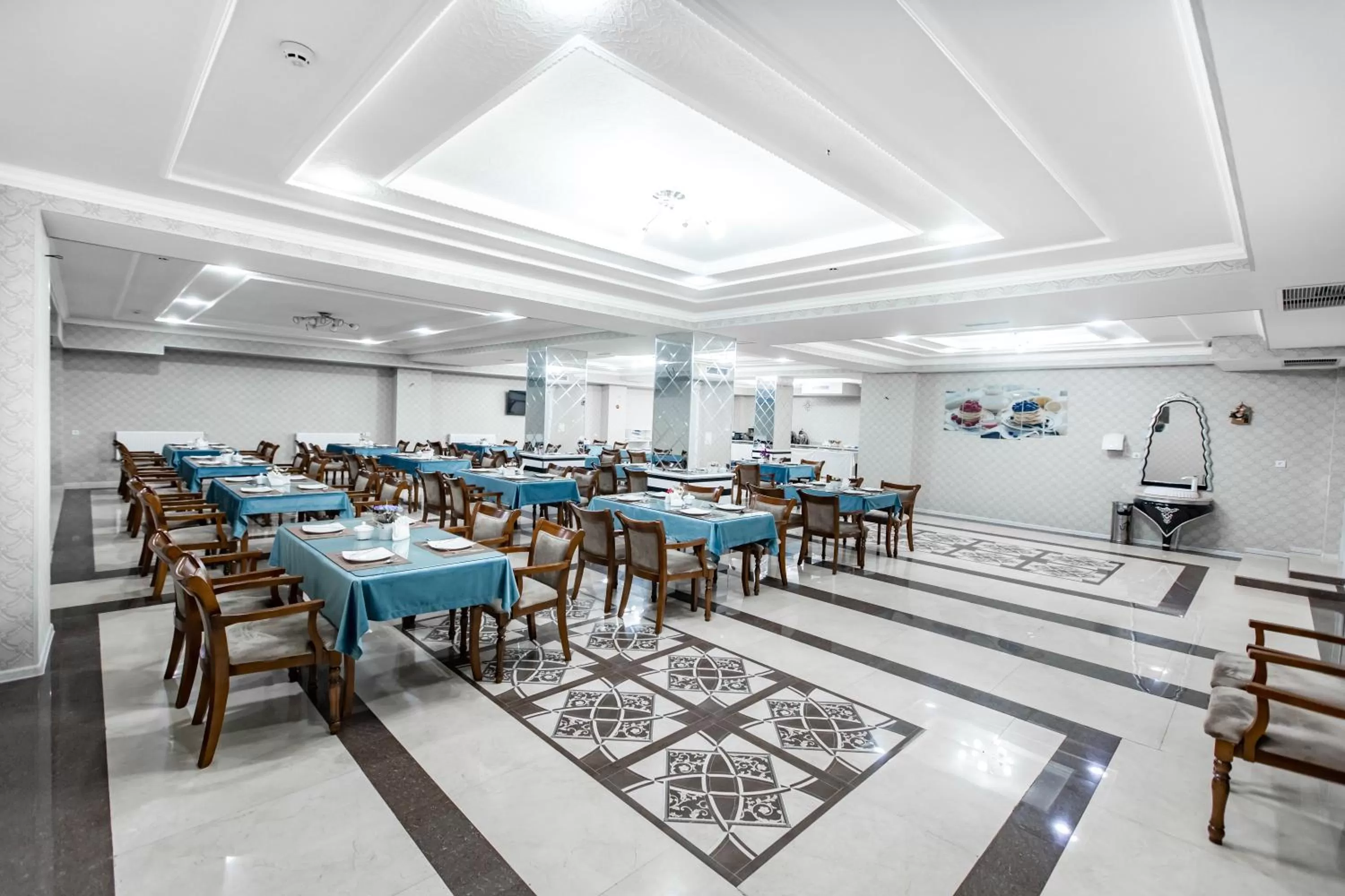 Restaurant/Places to Eat in OydinPlaza Hotel