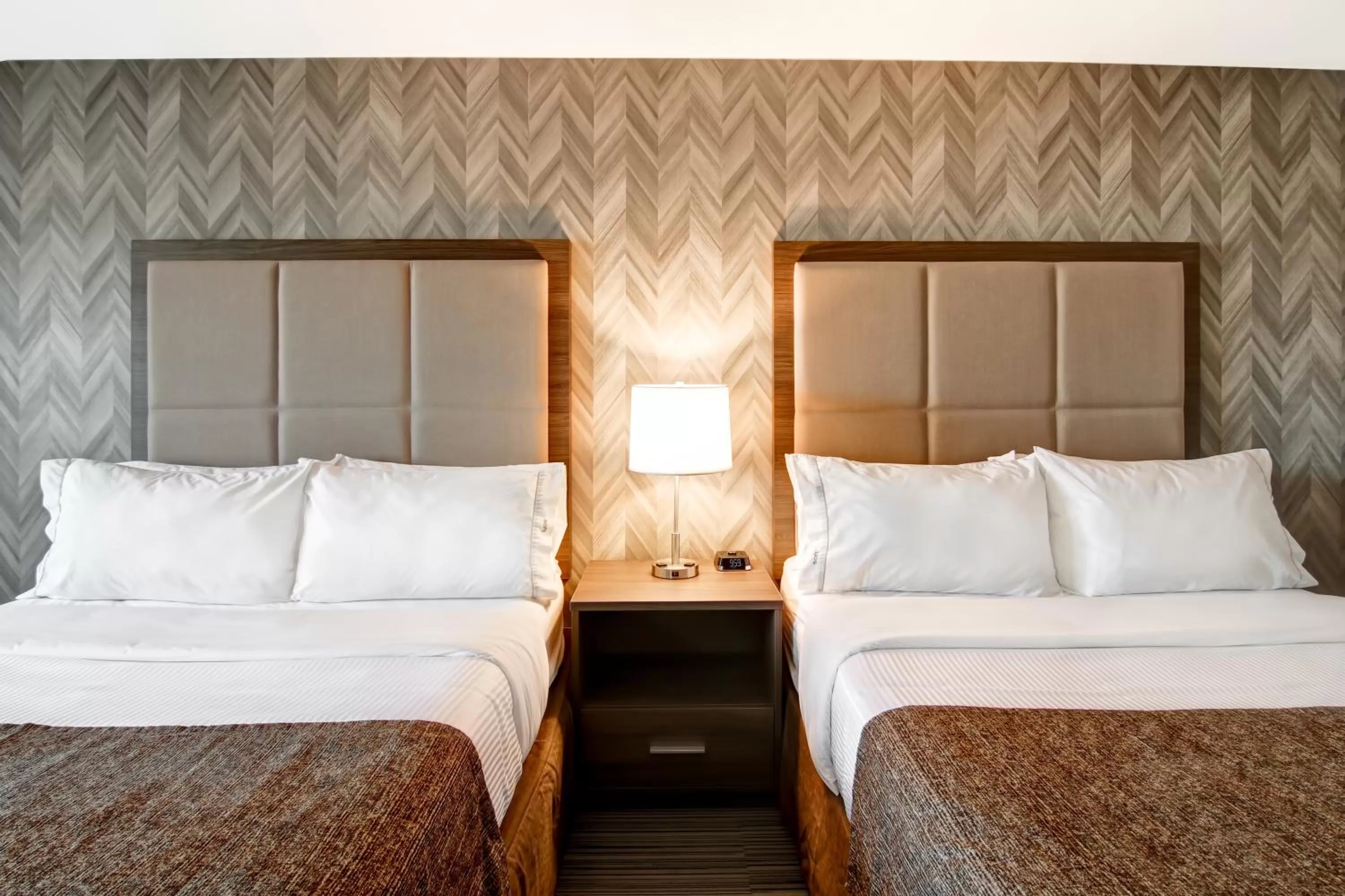 Photo of the whole room, Bed in Canalta Brooks