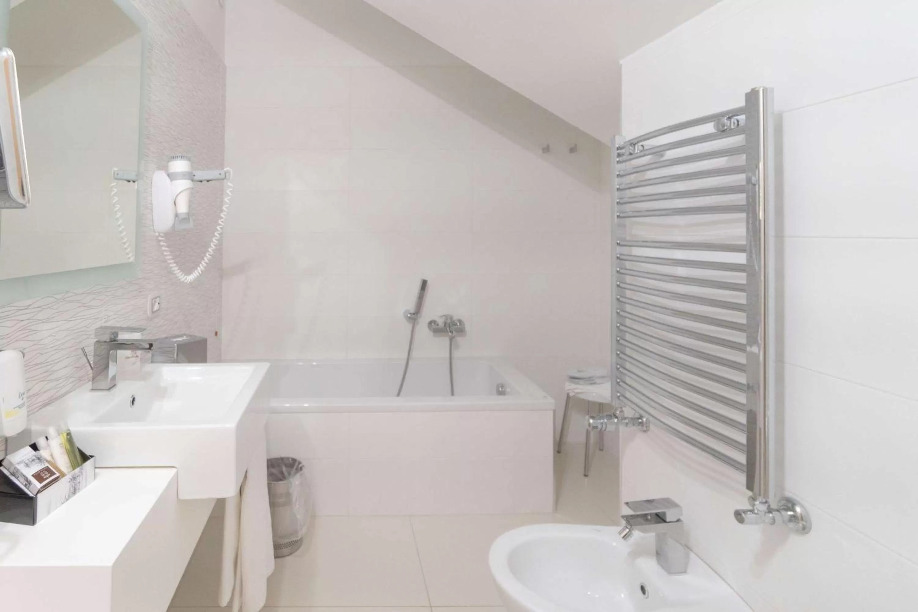 Bathroom in Best Western Plus Hotel Perla Del Porto