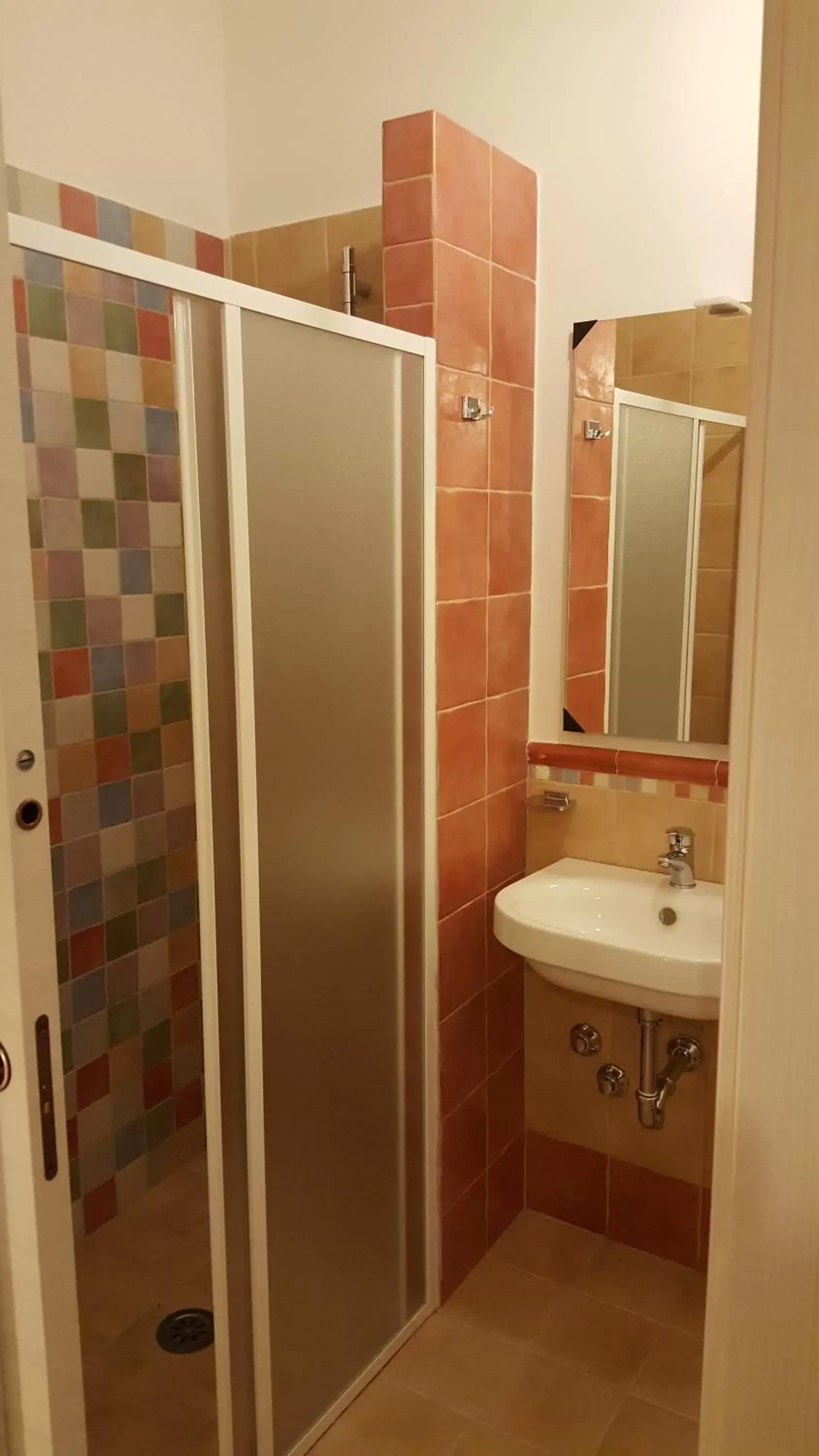 Shower, Bathroom in V&V Suite & Breakfast