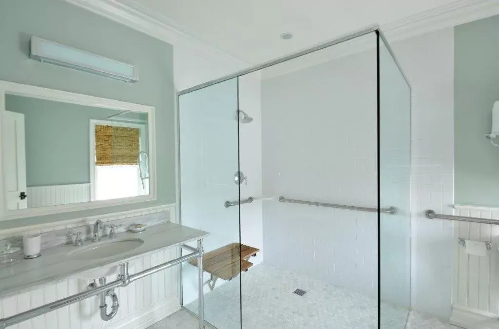 Shower, Bathroom in The Quogue Club