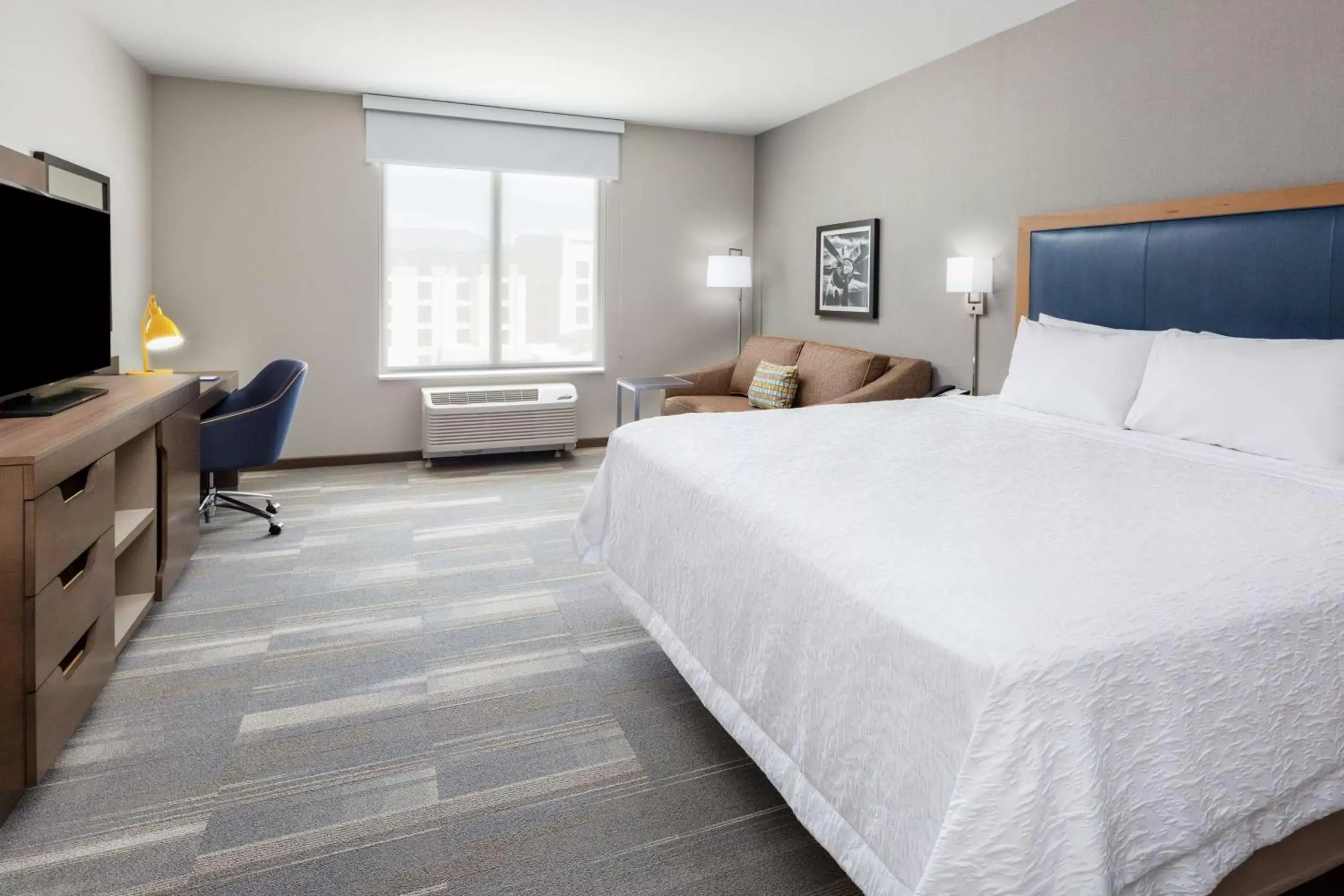 Bedroom, Bed in Hampton Inn & Suites San Diego Airport Liberty Station