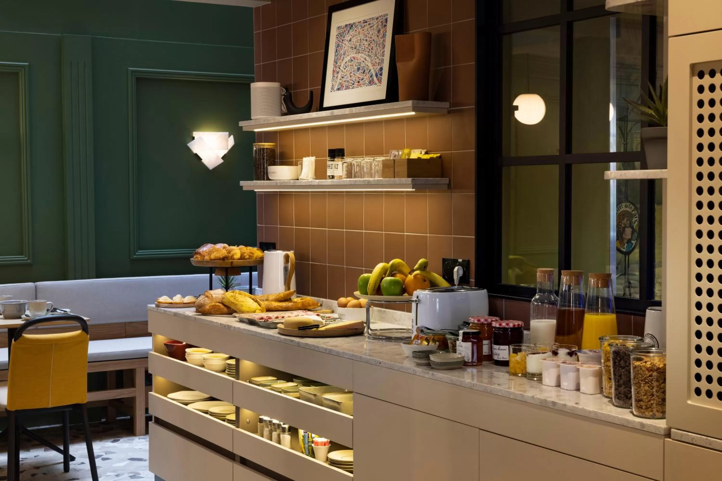 Buffet breakfast in Hôtel De La Paix